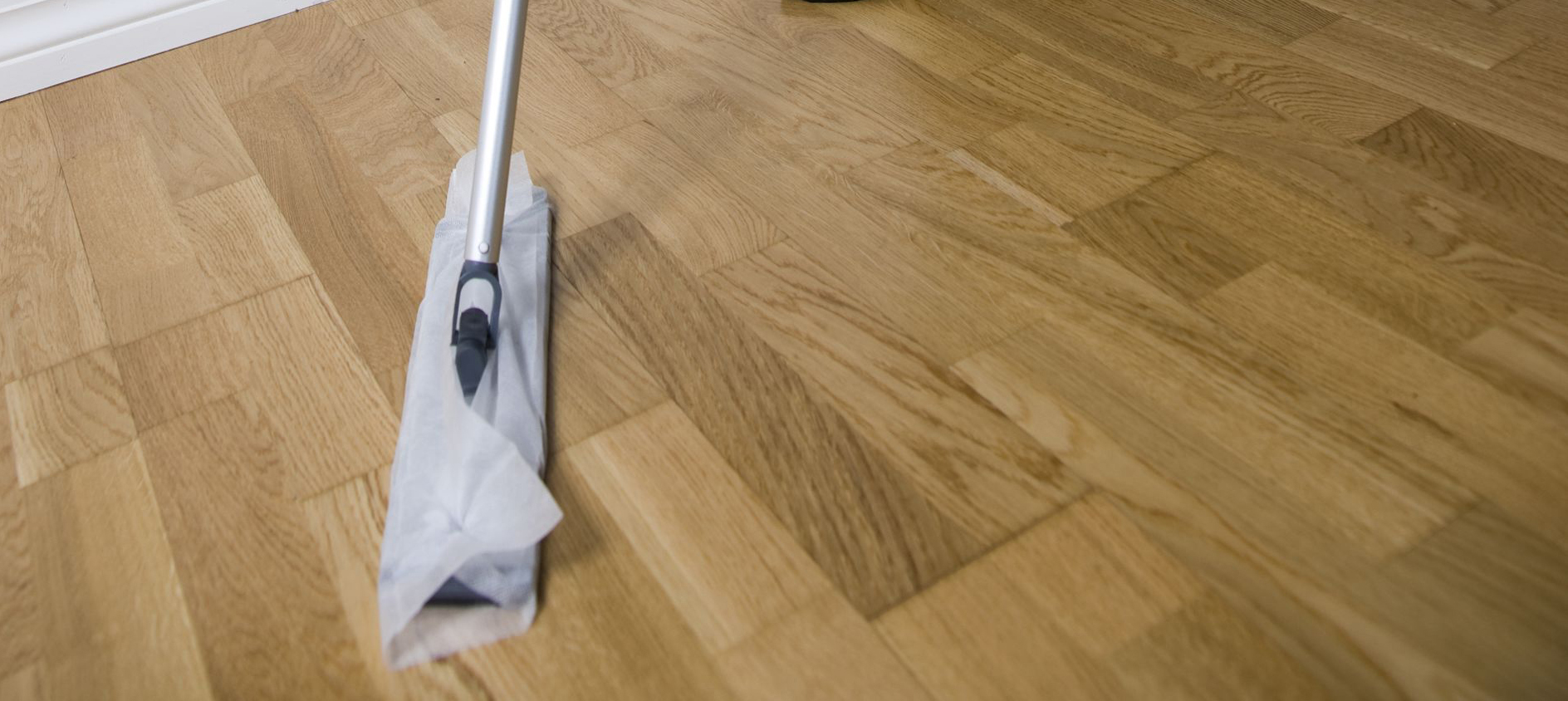 Rengjør tregulvet riktig
