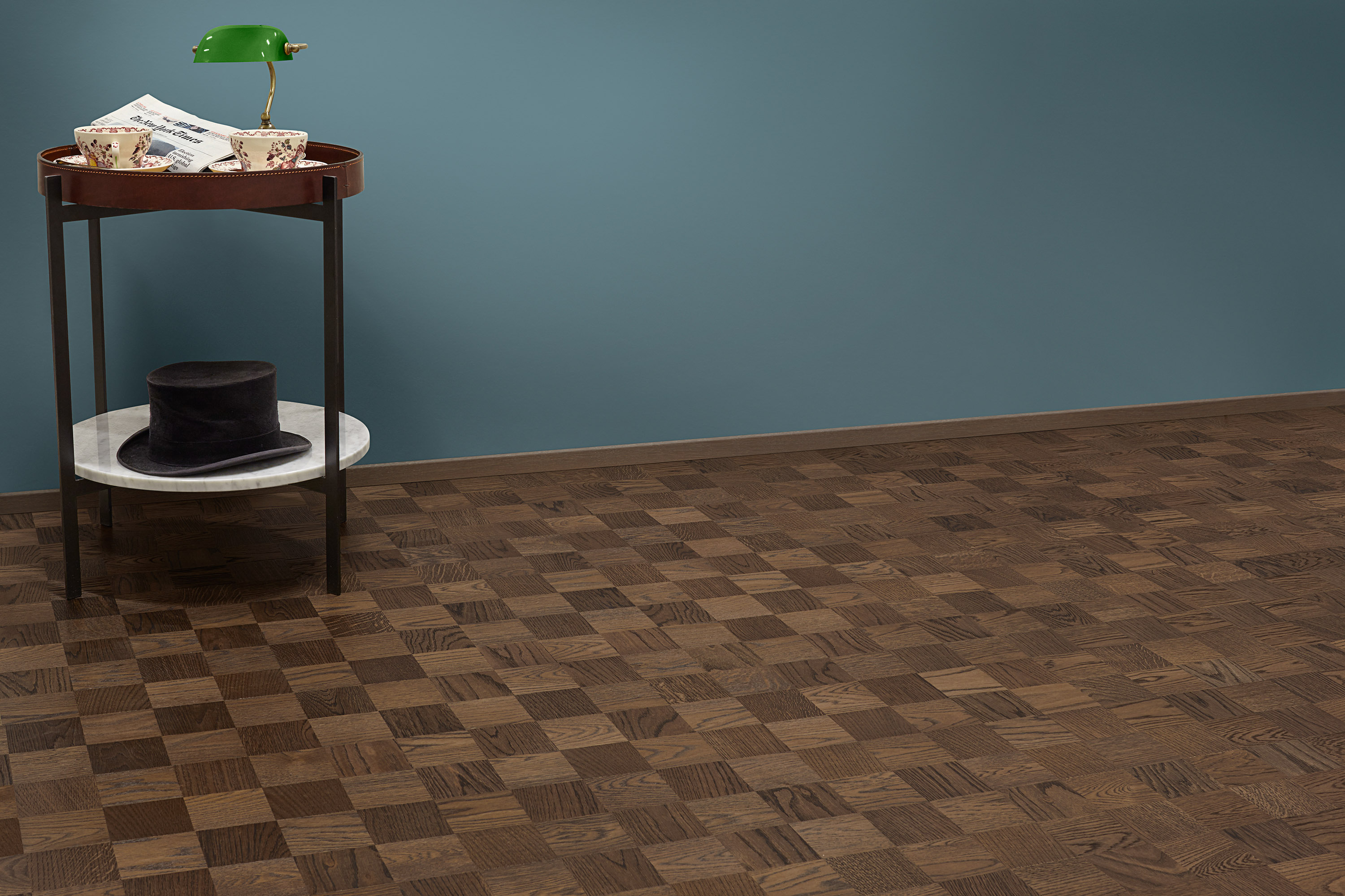 Mørke vegger og mørkt gulv