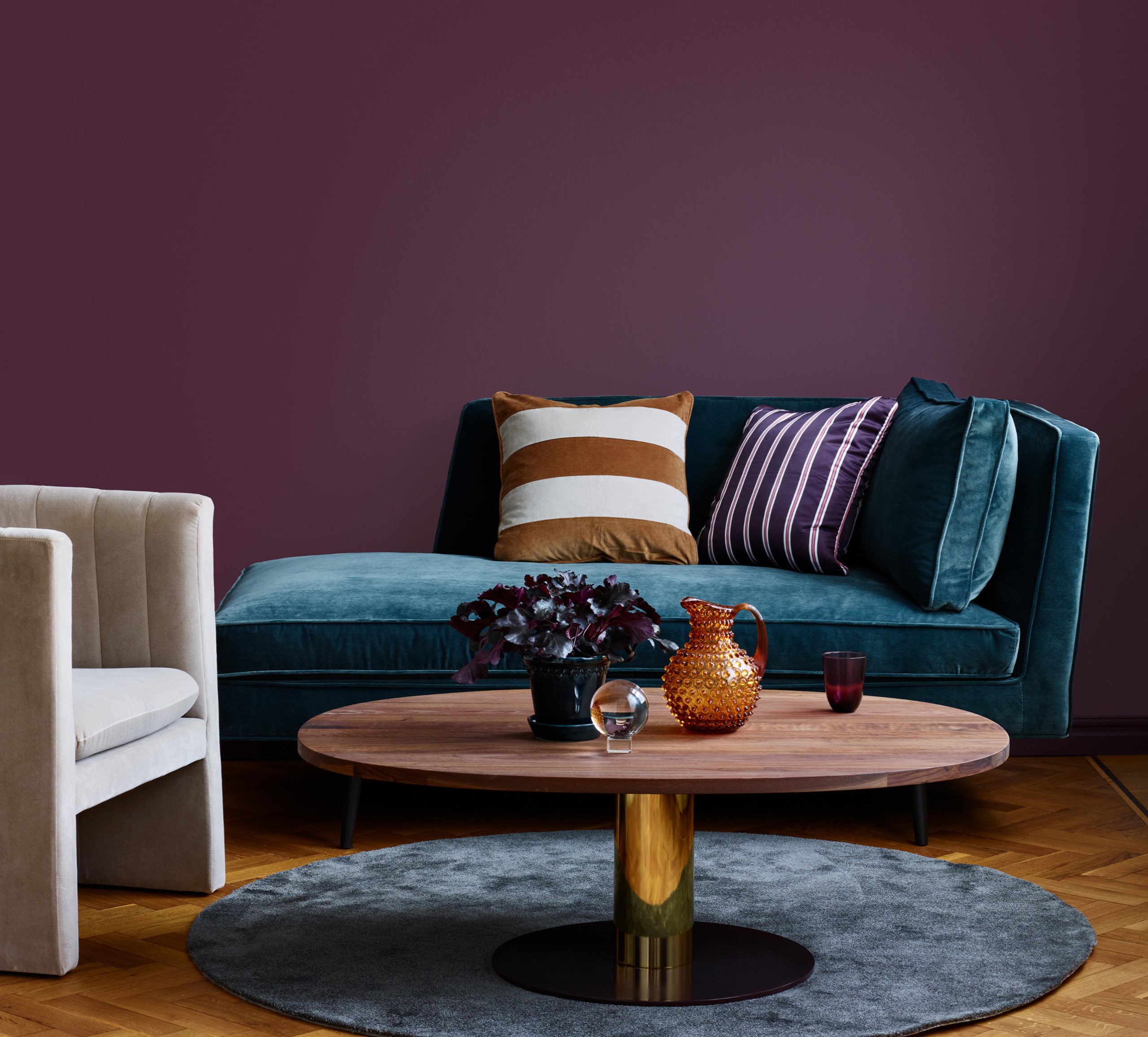 Mørk lilla i stua