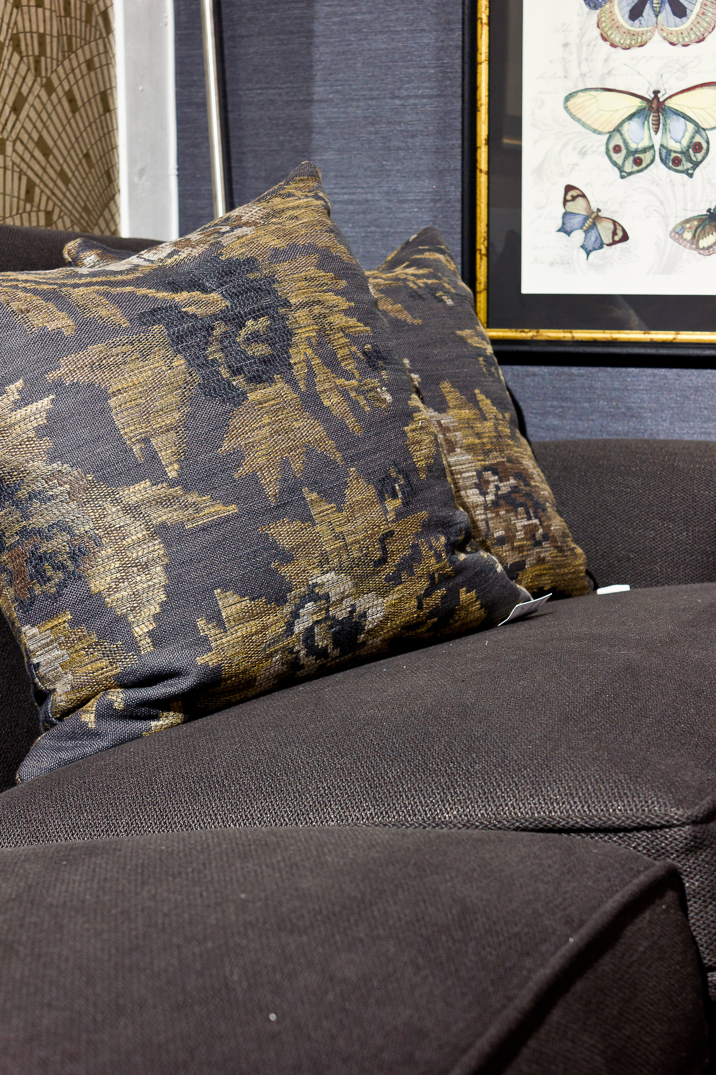 Mørke farger i stua