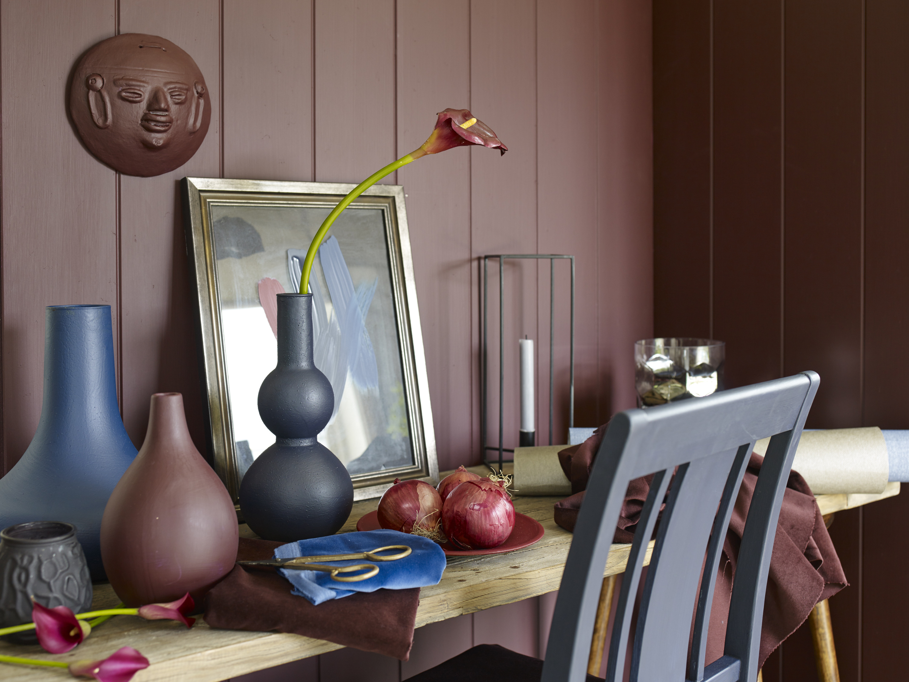  METODIKK:  Arbeid metodisk når du maler. På panel males kun ett eller to bord av gangen. (Foto: Fargerike)