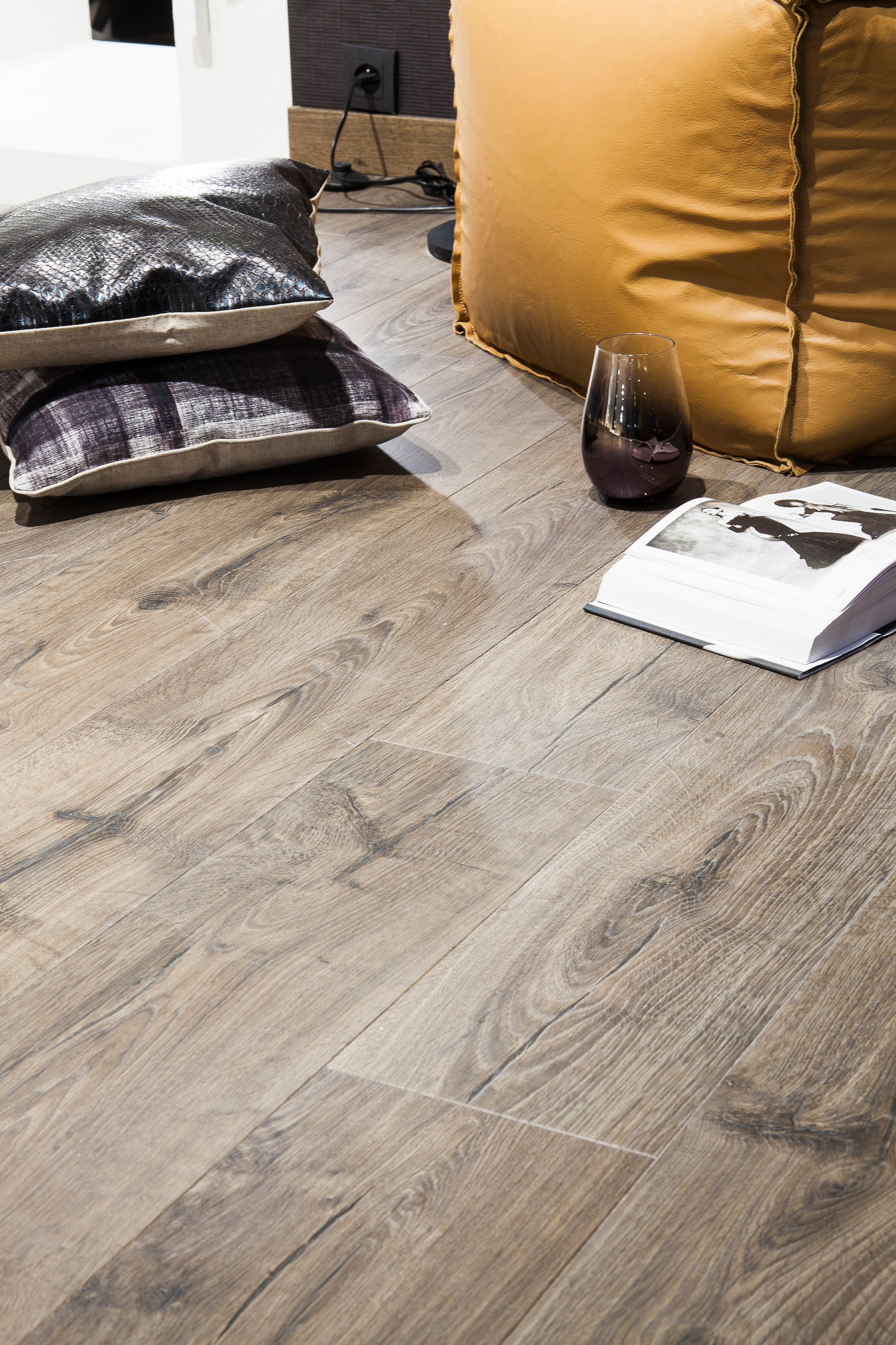 M&oslash;rke flater var ogs&aring; &aring; se p&aring; messen.