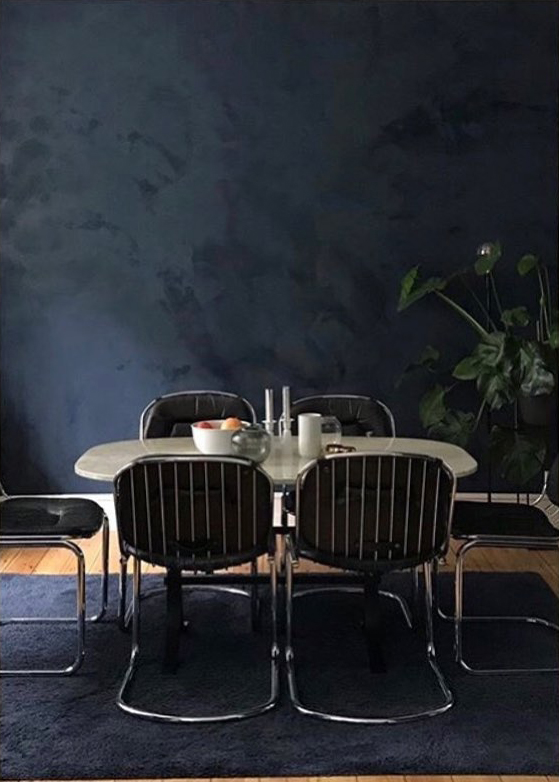 Mørkeblå har vært en populær farge i flere år, og vil nok holde den posisjonen lenge.