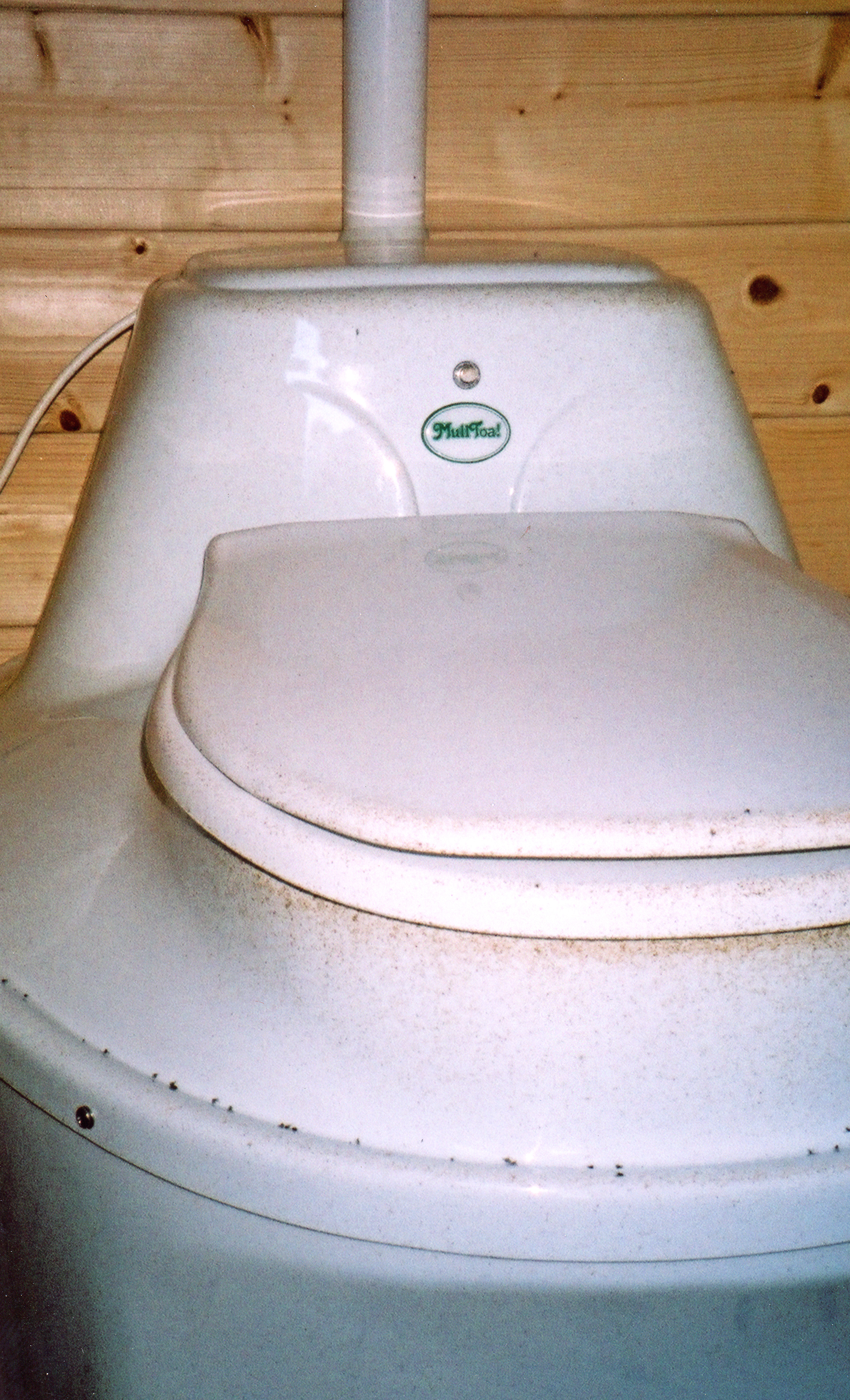 Utedoen er full av mugg!