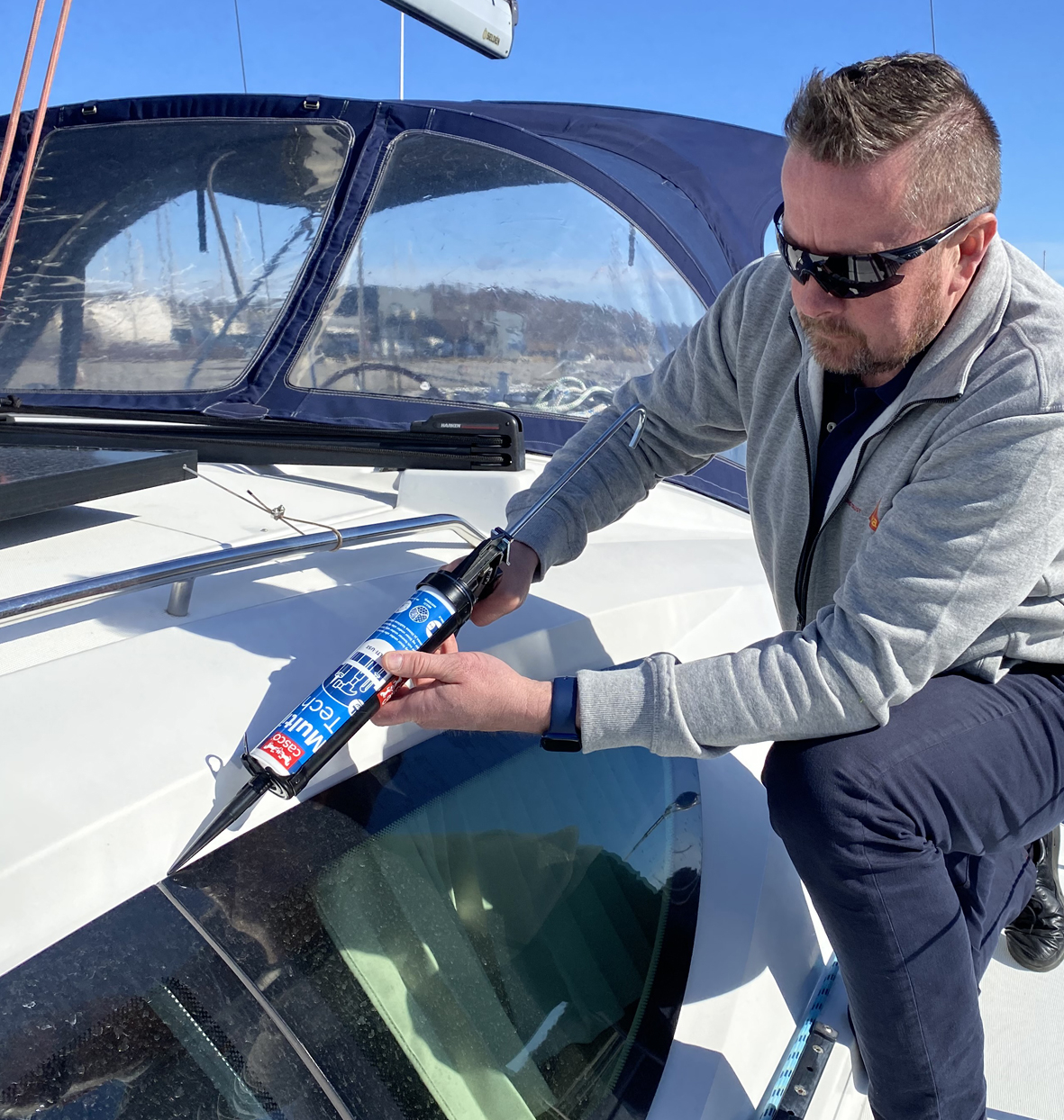 Et multiverktøy på patron – fuge, lime og tette med samme masse 