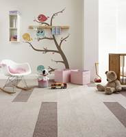 <b>TEPPEFLISER:</b> Med teppefliser på barnerommet får du et komfortabelt gulv, som også kan settes sammen i lekne mønstre. (Foto: Musum Interiør)