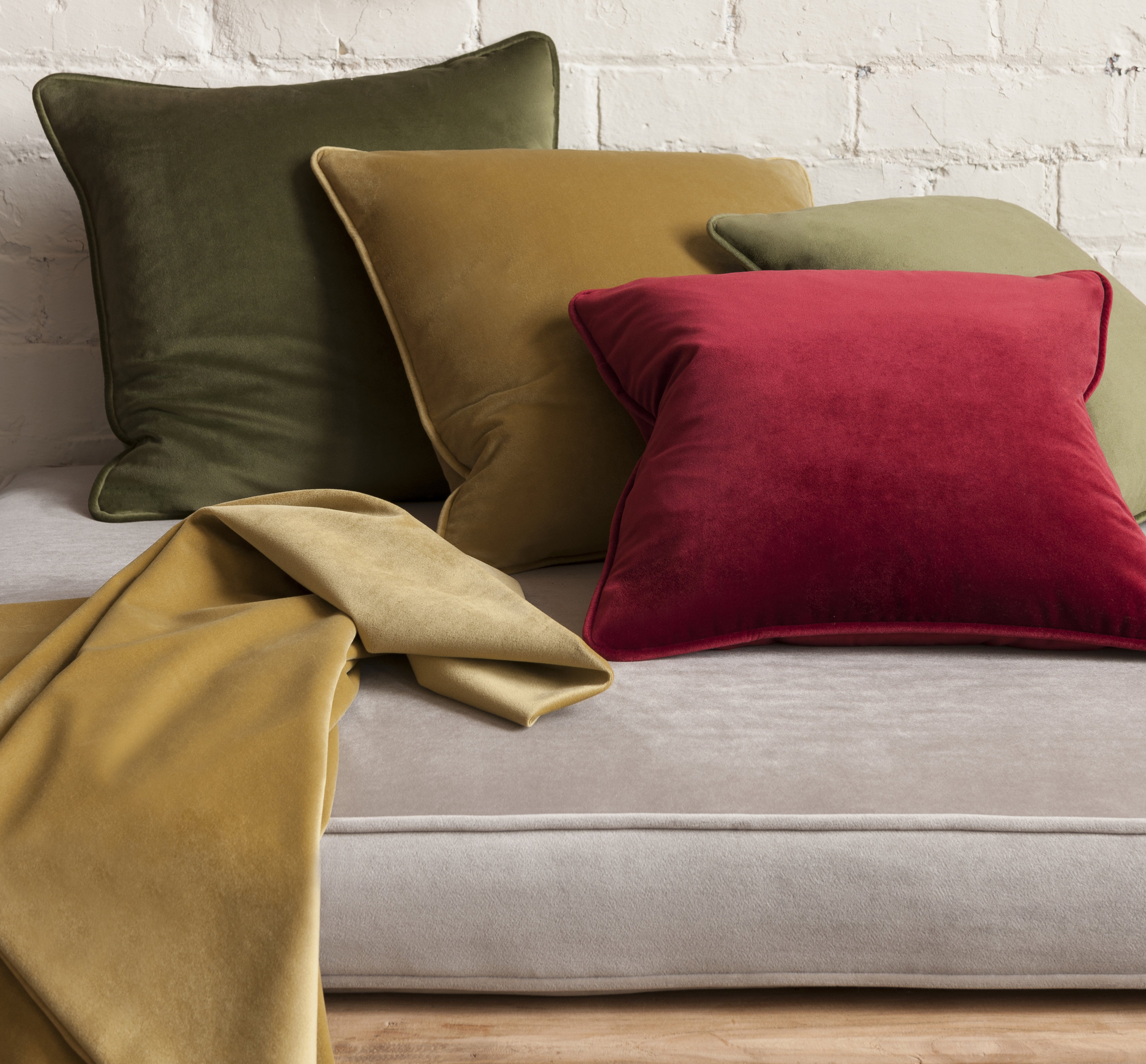 MYKE TIDER: Tekstiler i fløyel er det «hotteste» nå, ifølge Birgit Torkildsby hos Borge. (Foto: Borge)