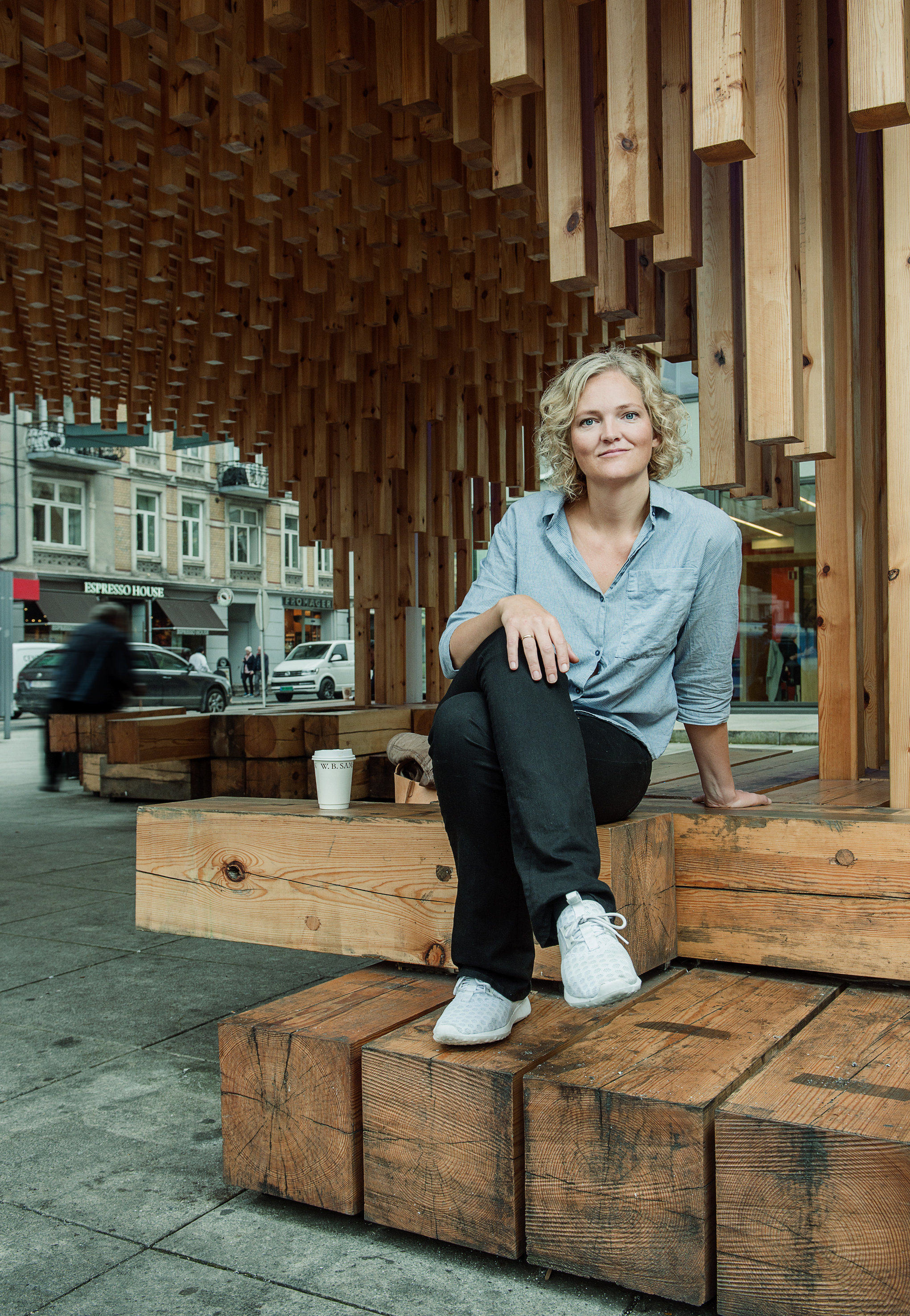Arkitekt MNAL Birgitte Skjerve er sikker i sin sak når hun sier at kalde og harde materialer ikke er fremtiden. Foto: Erik Burås