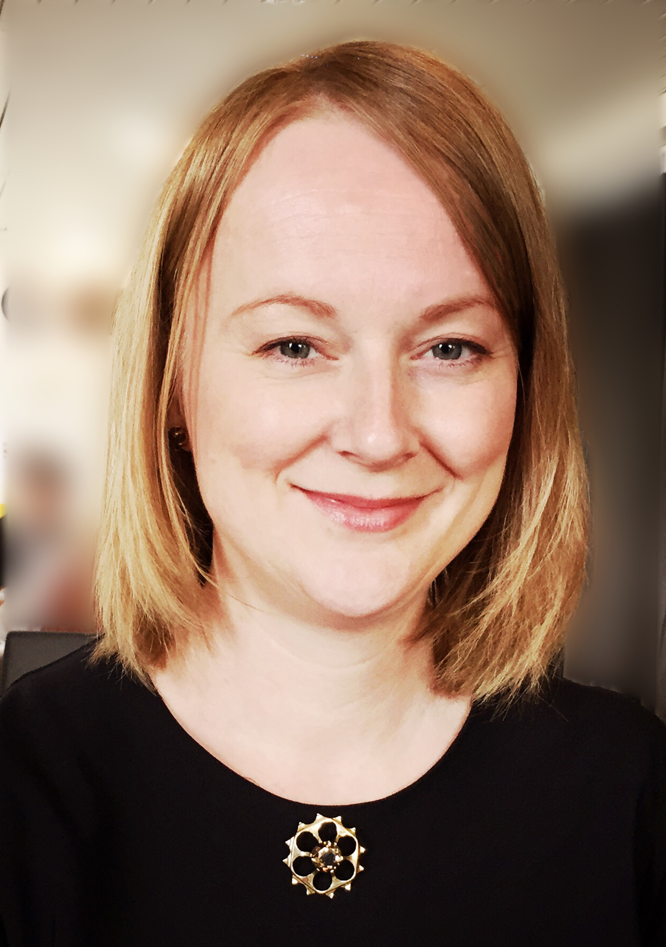 Fargeforsker og universitetslektor Kine Angelo tror ikke at vi egentlig &oslash;nsker oss gr&aring; omgivelser.