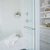 Bruk rengjøringsmidler som er beregnet for baderom, ikke for kjøkkenet.