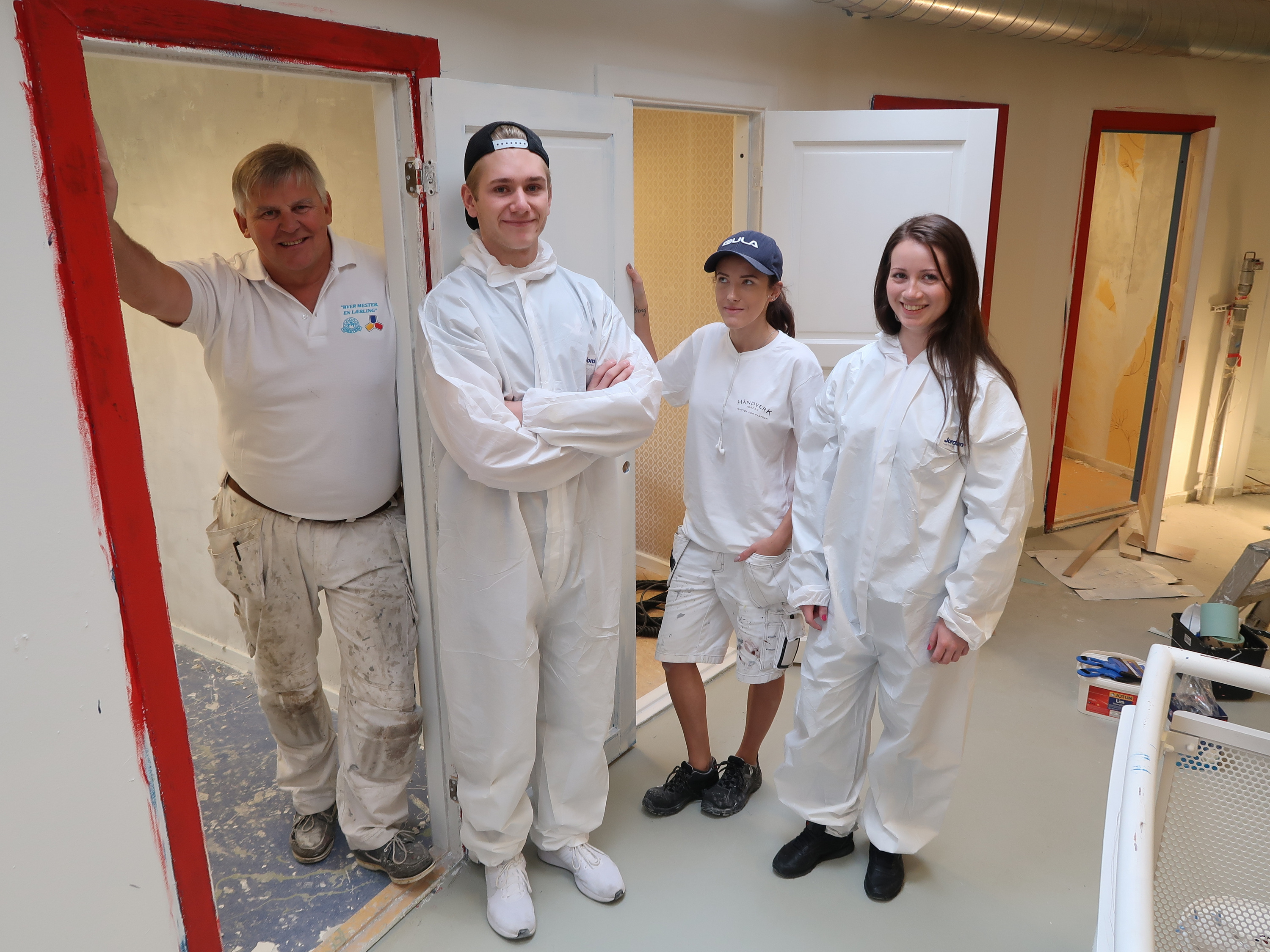 Malere og gulvleggere lader opp til kamp