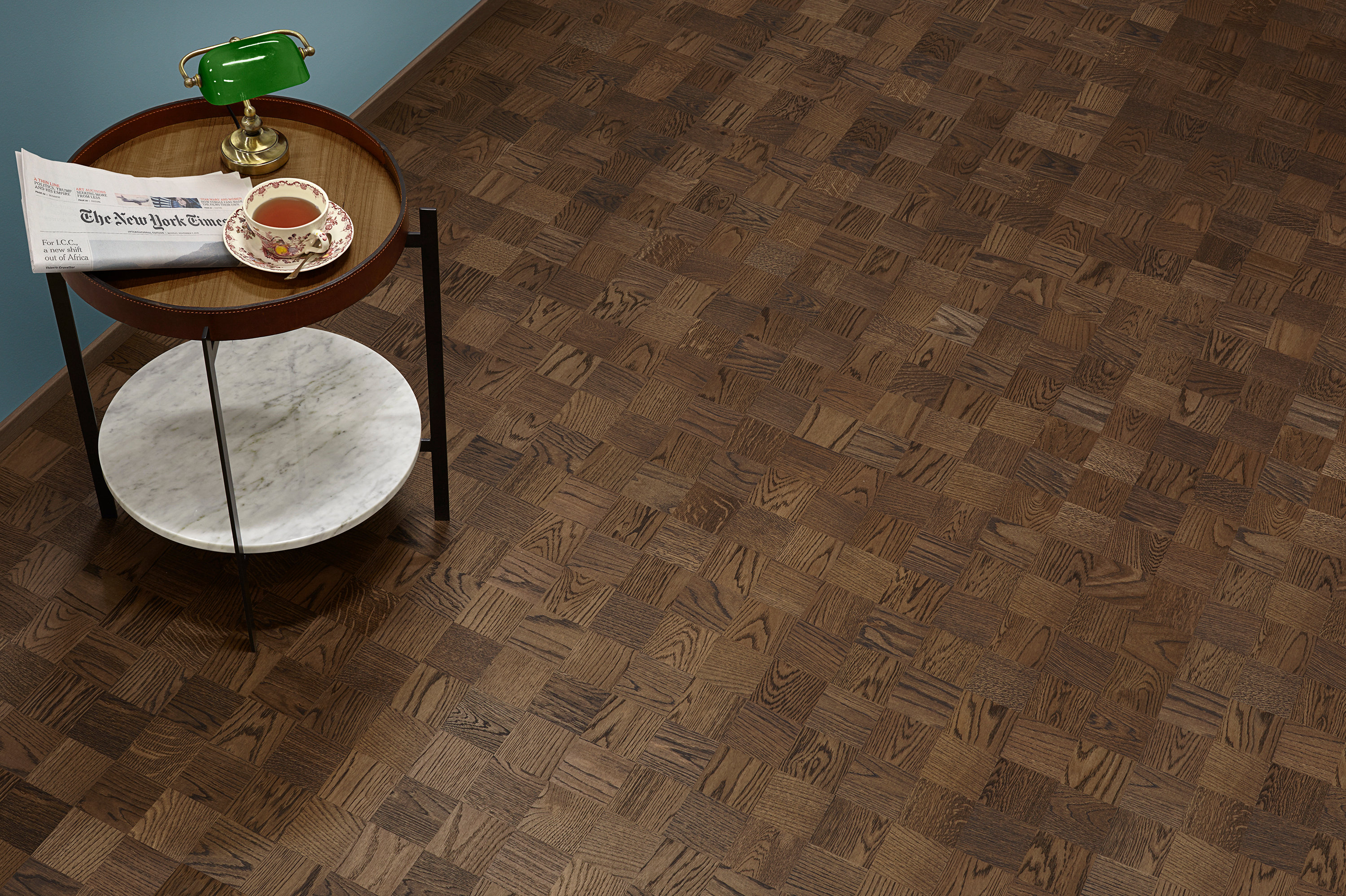 R&Oslash;YKEROM: &laquo;Noble Eik Chelsea&raquo; i vakre brune nyanser er inspirert av det tradisjonelle r&oslash;ykev&aelig;relset. Rutene kommer i kvadrater p&aring; 9,5x9,5 cm