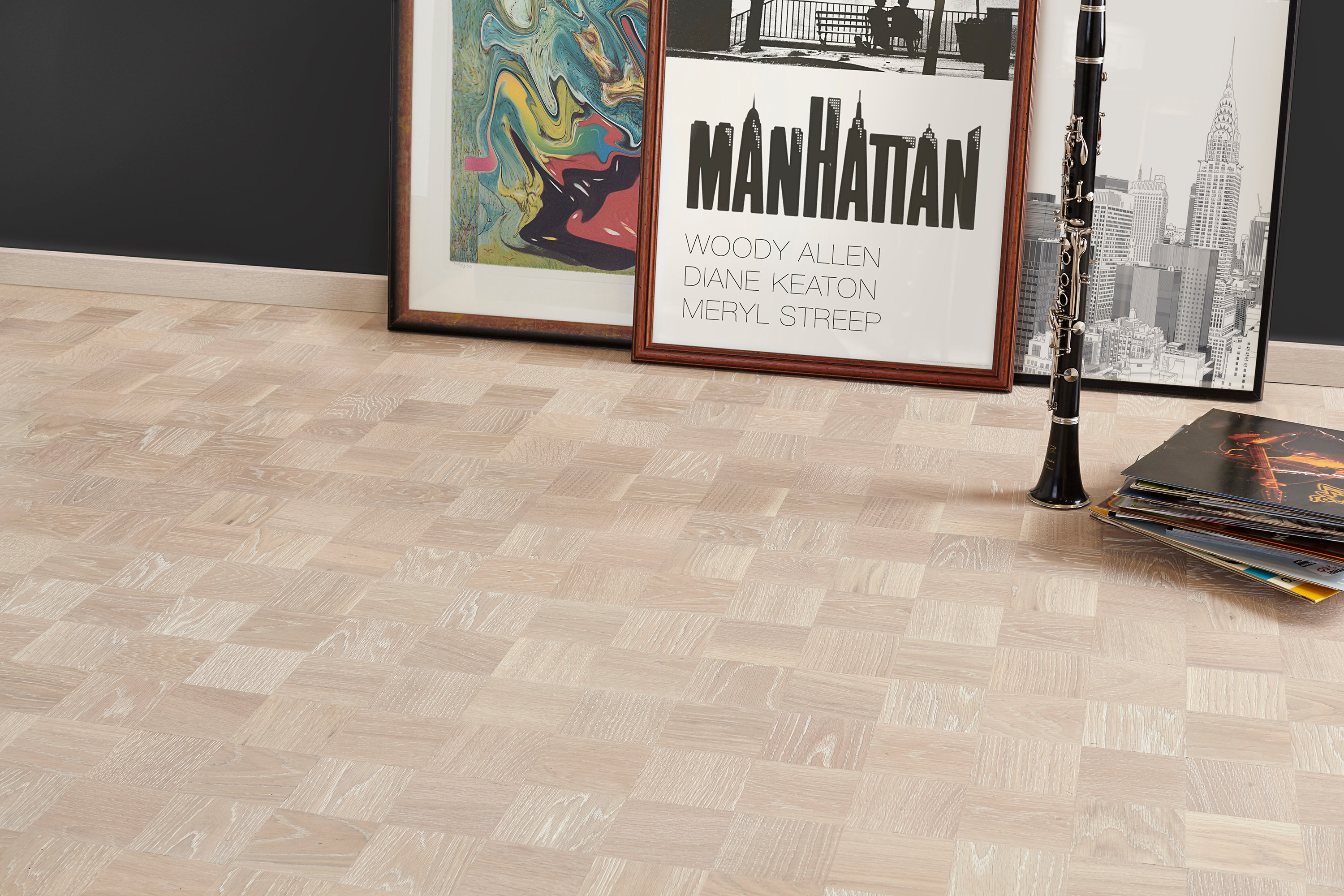 VARM BEIGE: &laquo;Noble Eik Manhattan&raquo;, som best&aring;r av ruter p&aring; 9,5x9,5 cm, endrer nyanser fra eggeskall til varm beige, som gir et moderne og eksklusivt uttrykk.