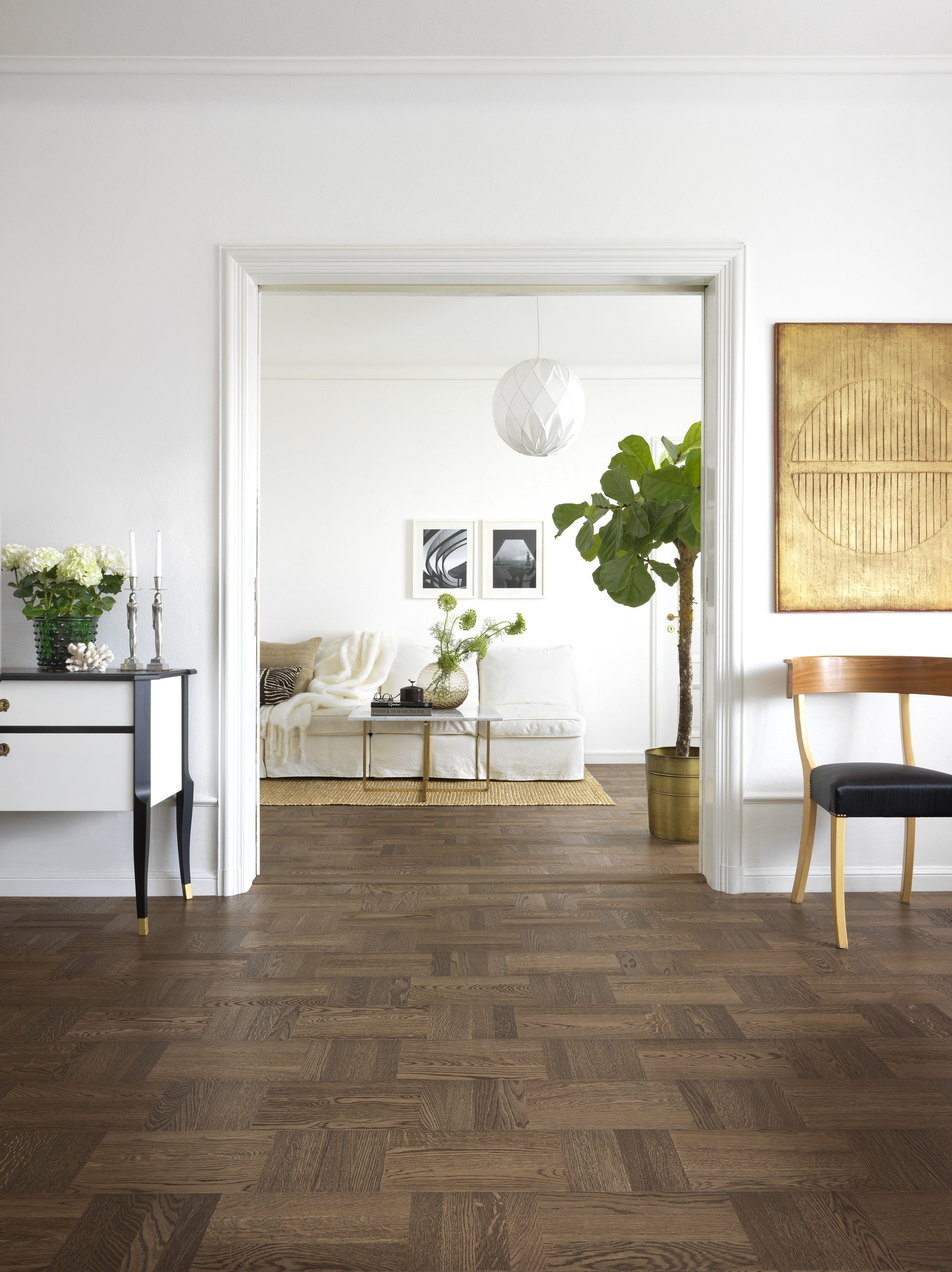 Noble Eik Wasa har en varm, brun pigmentering og silkematt overflate.