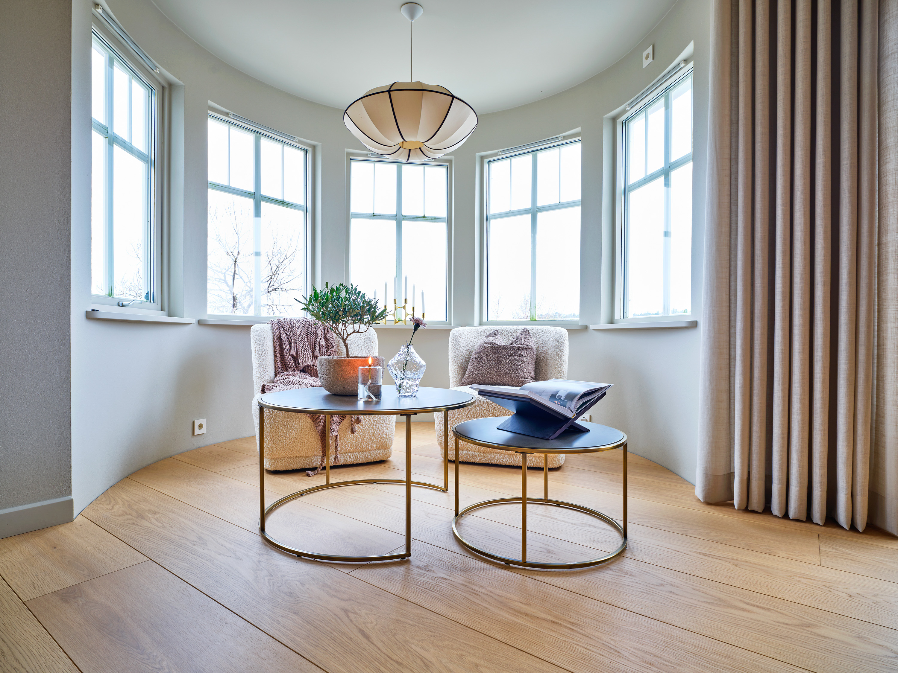 Nordisk glam med parkettgulv