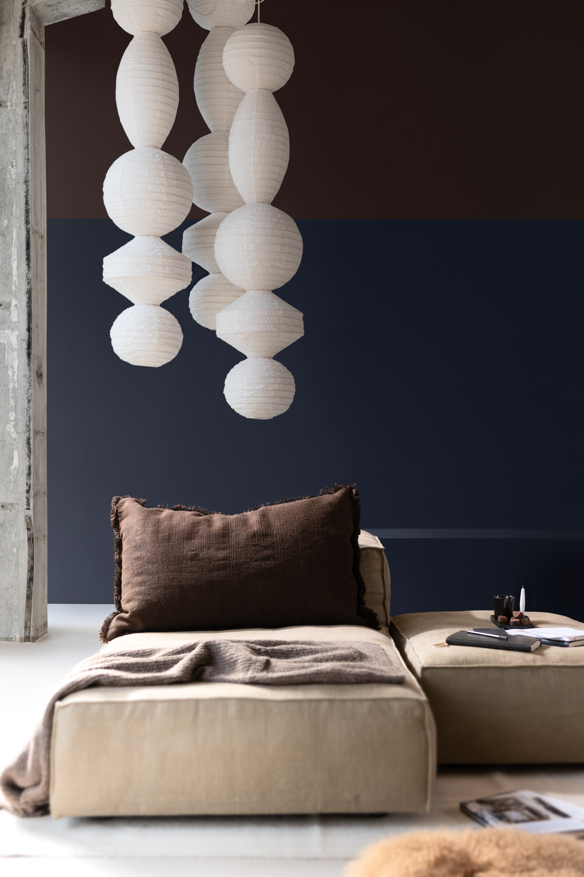 mørkt rom blått brunt