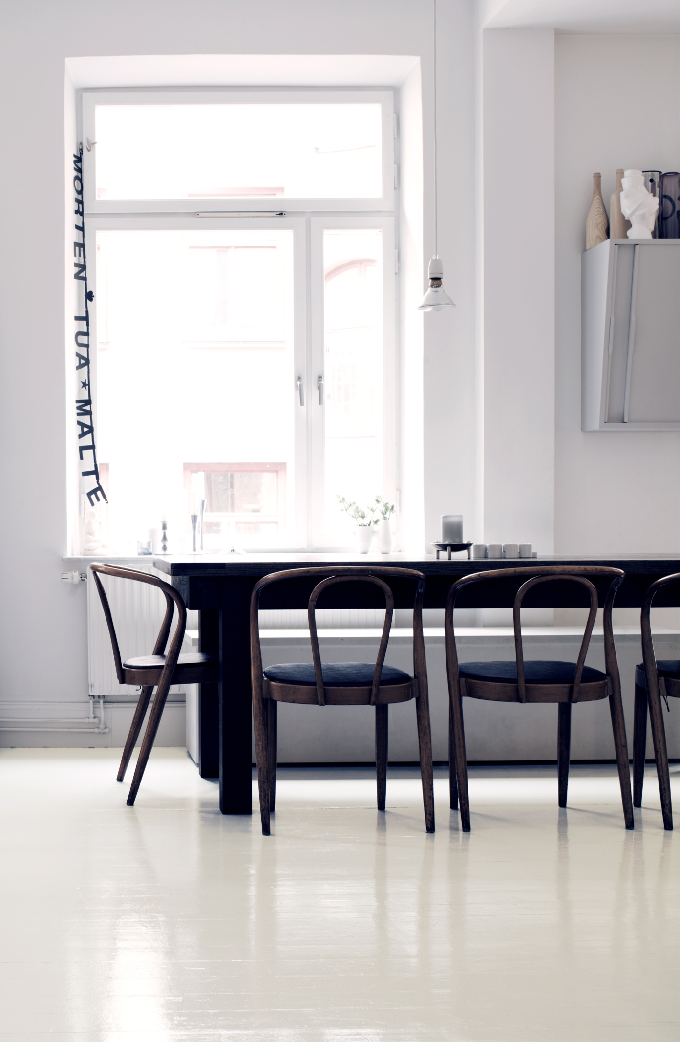 Et nymalt gulv gjør mye med helhetsinntrykket i rommet. Her fra Nordsjö.