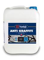 Med Anti Graffiti fra Akzo Nobel er det mulig å beskytte murbygninger, statuer, jernbanevogner etc. på en enkel måte. Systembehandlingen innebærer to produkter for å håndtere taggingen.