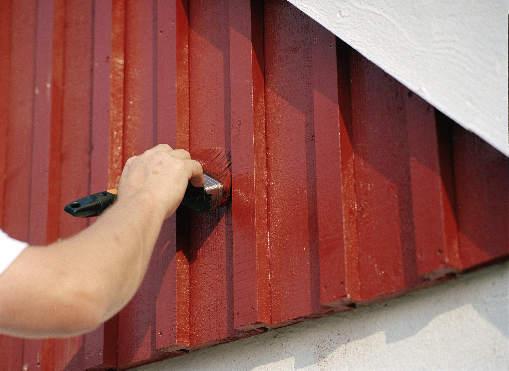 Gjør deg ferdig med veggene før du begynner på noe annet, råder ekspertene.