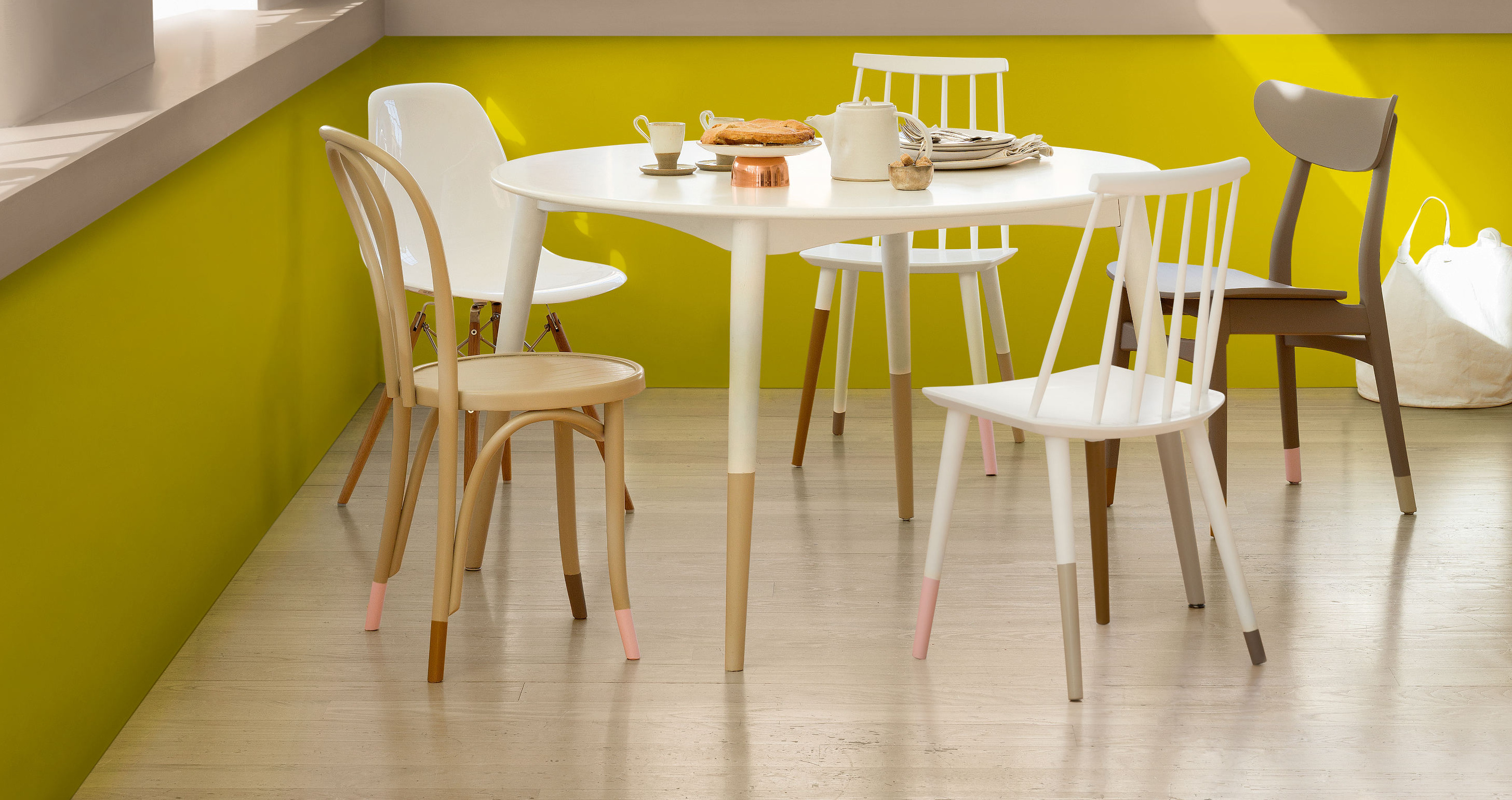 Stoler malt i dip dye