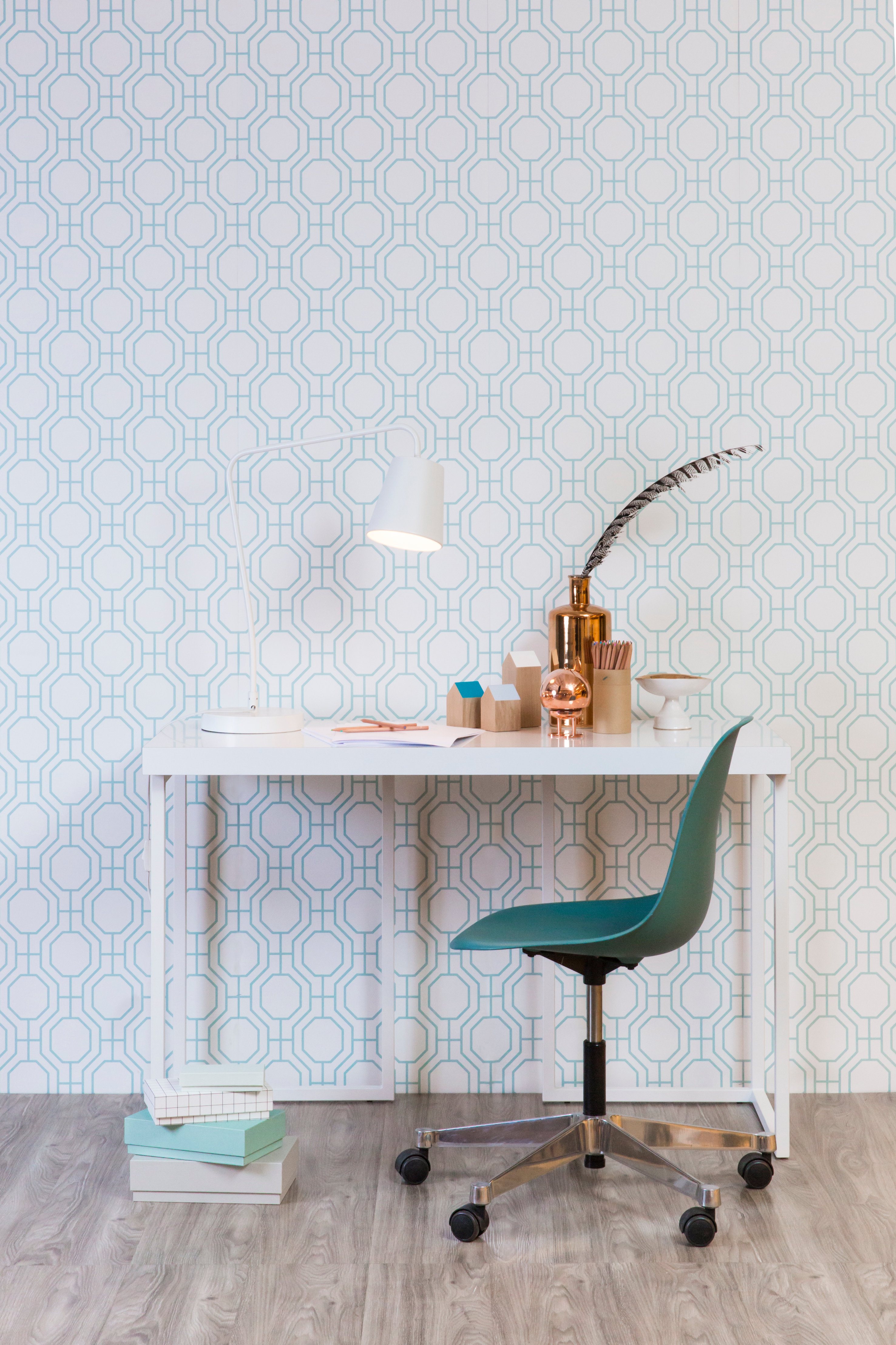 Blågrønn tapet i stue