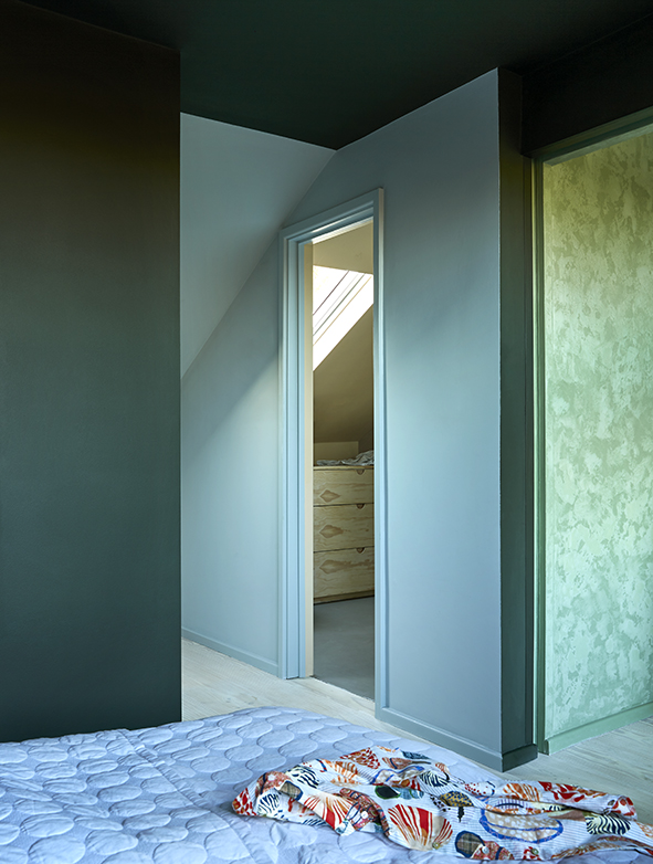 Farger: Marrakech Walls, Green Room. Traditional Paint, Polar Blue. Traditional Paint, Black Hills. Classico, Polar Blue.