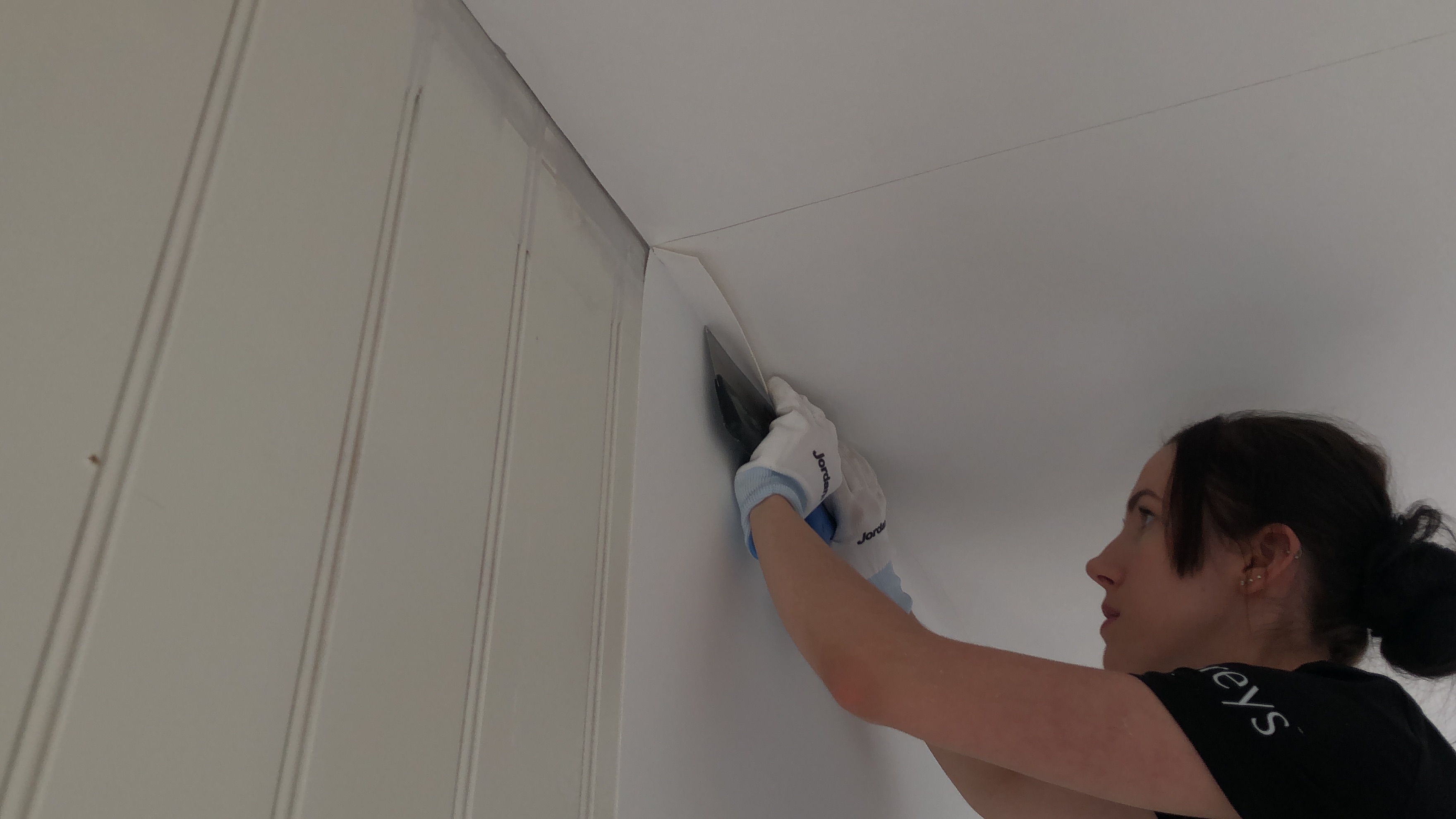 Slik gjør du panelplater effektivt om til slett vegg