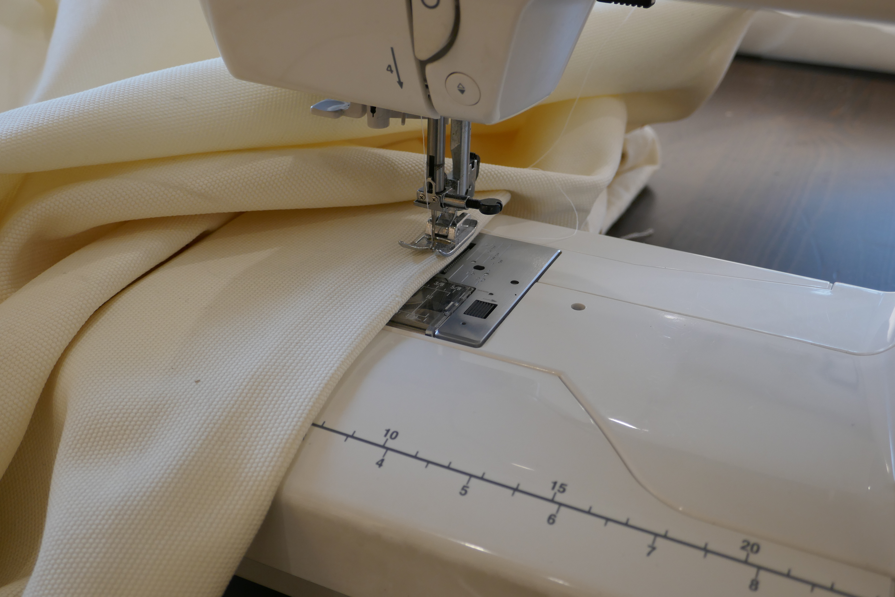 Sy tekstil til sengegavl