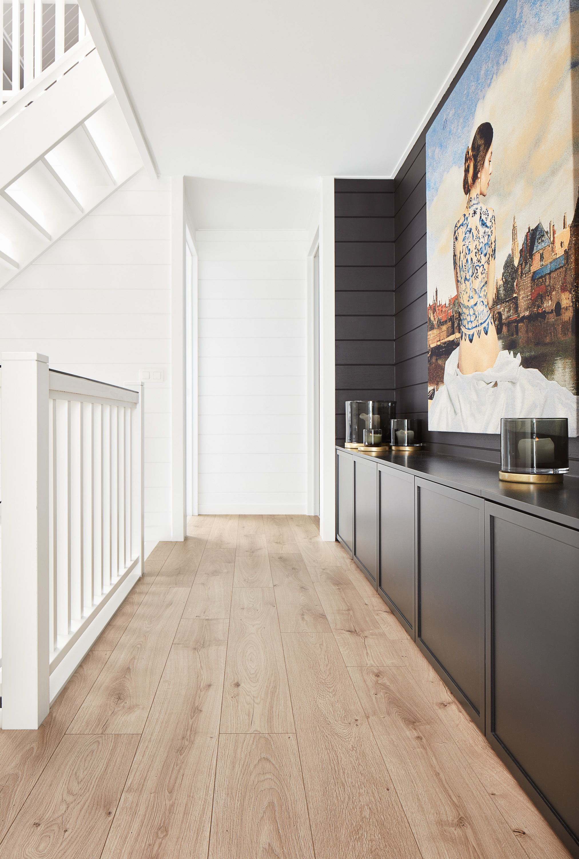 Ocean+ gulv i en gang.