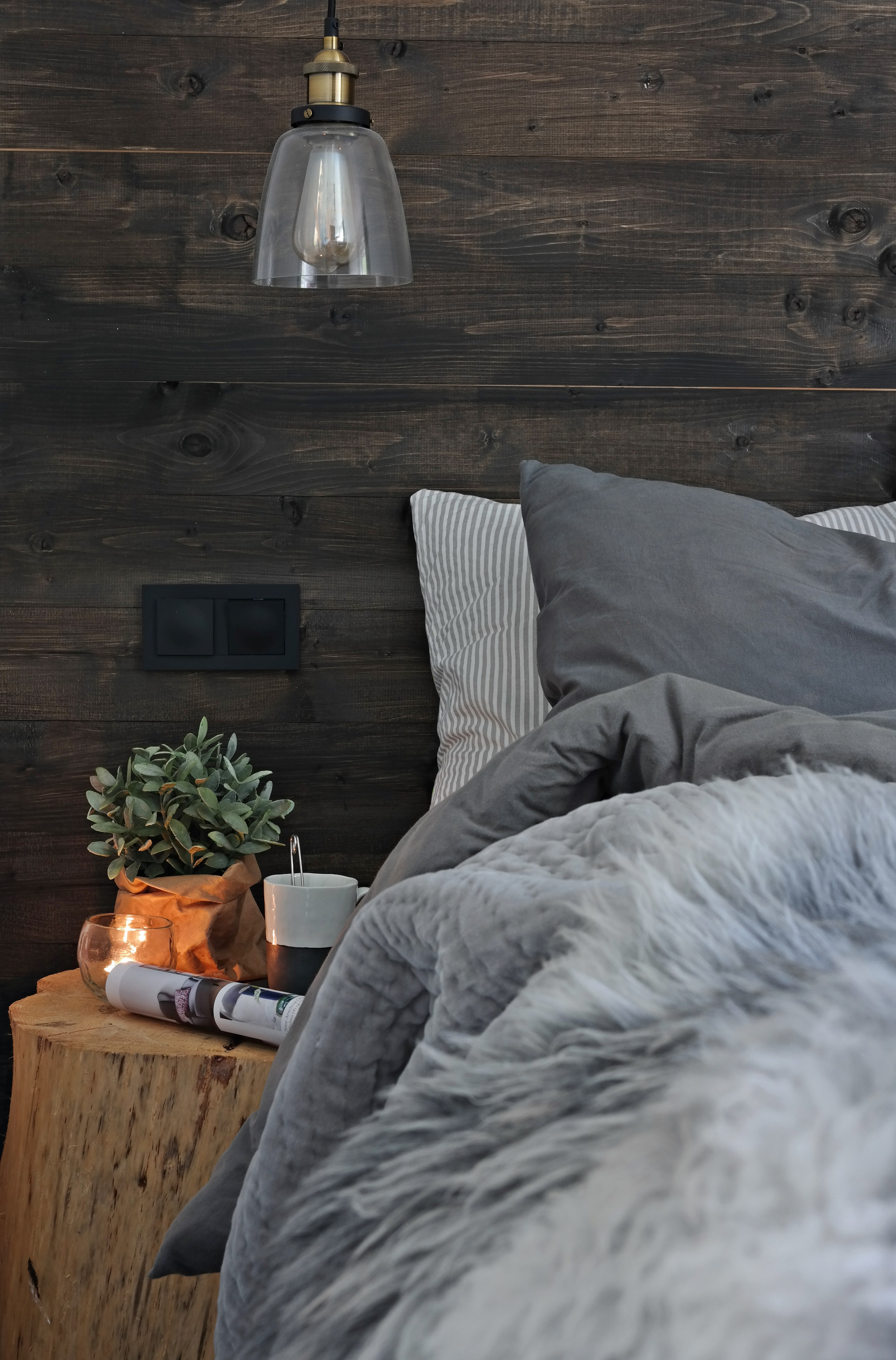 NYTT OG GAMMELT: Panellakk kan brukes både på nytt og gammelt treverk. Behandlingen er transparent, og lar treverkets tegninger skinne gjennom. Her er det brukt fargen «Trollheim».