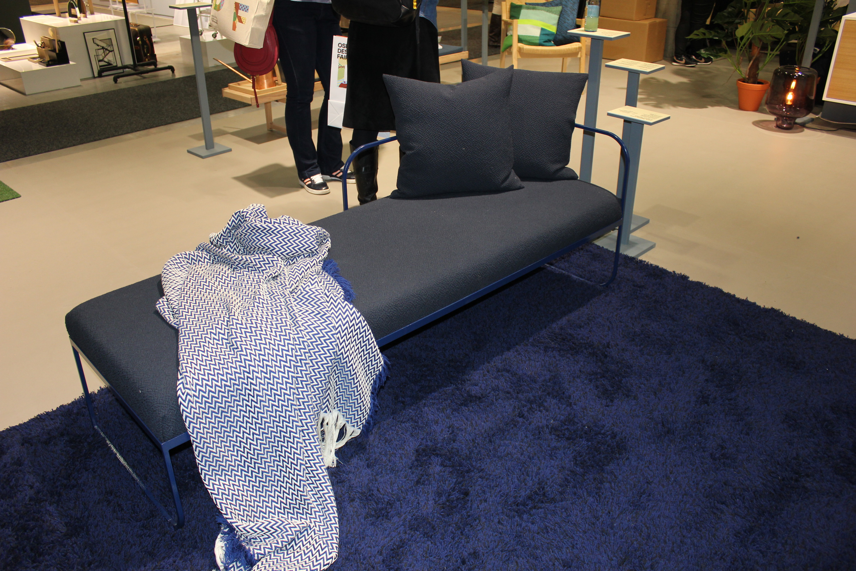 Bonytt viste god, norsk design til flere rom på Oslo Design Fair; i blått.