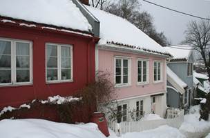 VINTERFARGE: I overskyet vær og om vinteren med snø vil rosafargen virke kvikkere enn omgivelsene.