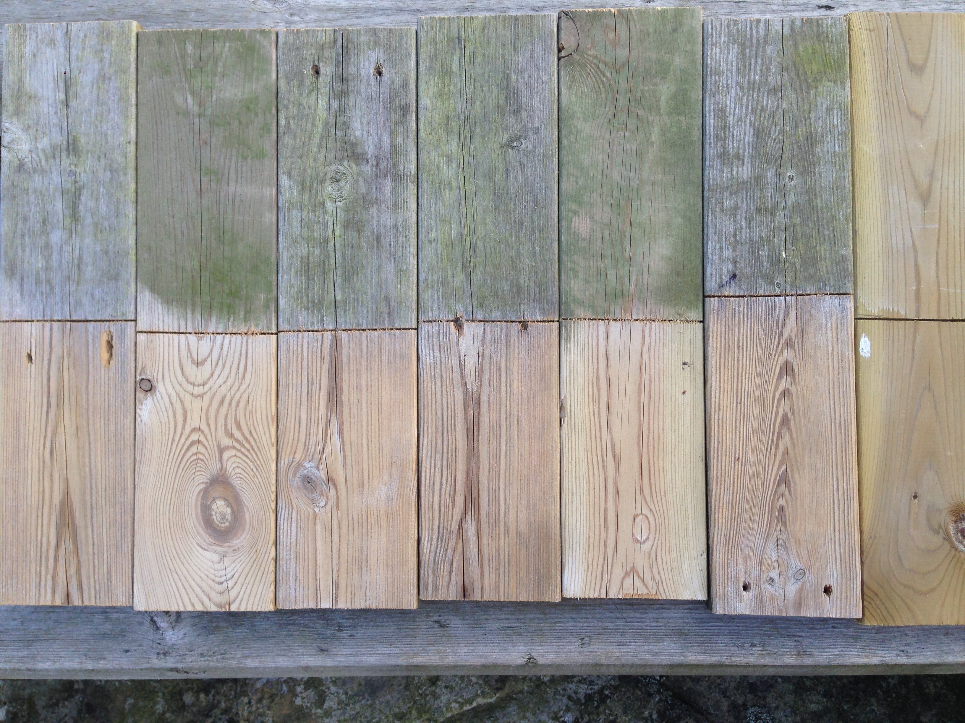 Øverst ser vi terrassebord som ikke er behandlet, mens de nederste er nyrenset og beskyttet med Wood Care-systemet.