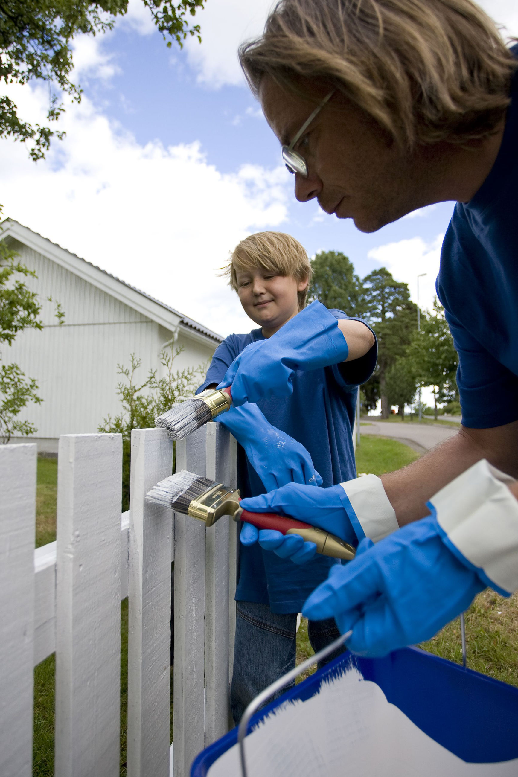Vær to eller flere som jobber sammen.