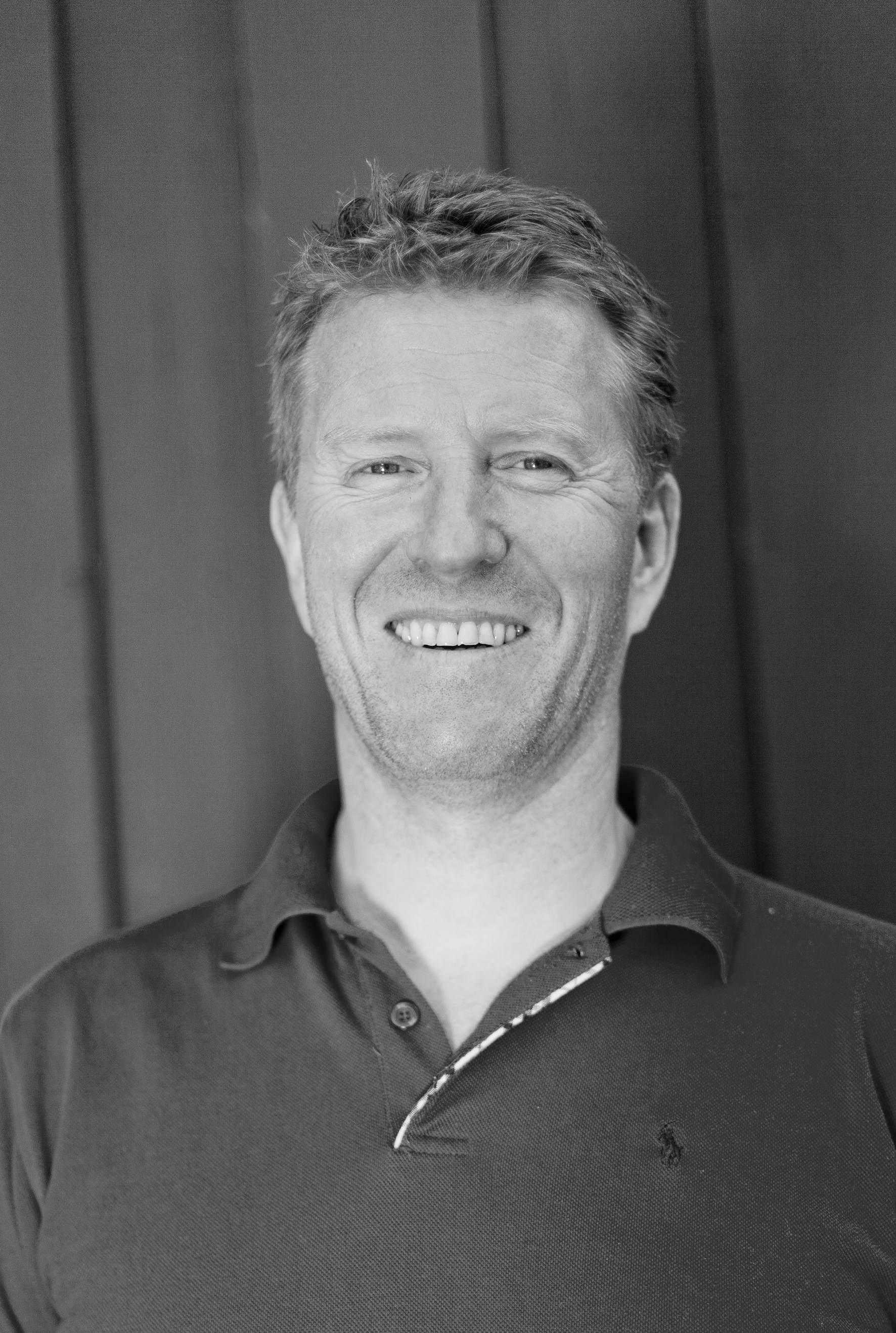 – Kluten blir elektrostatisk, forteller Jostein Brekka.