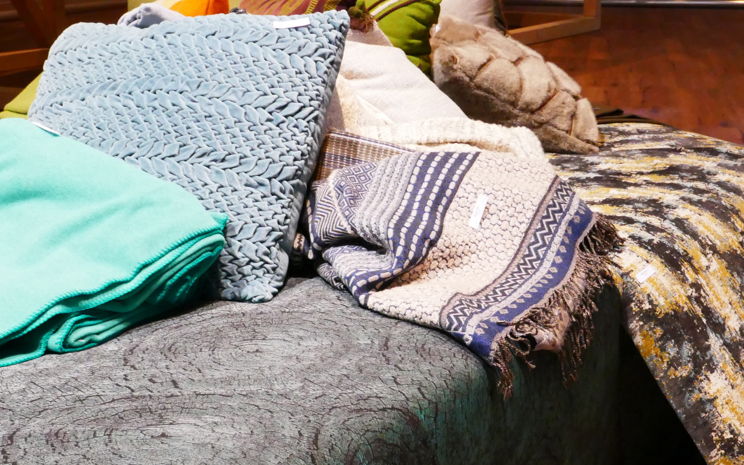 HELE SPEKTERET: Det var blått i alle nyanser på messen. (Foto: Bjørg Owren/ifi.no)