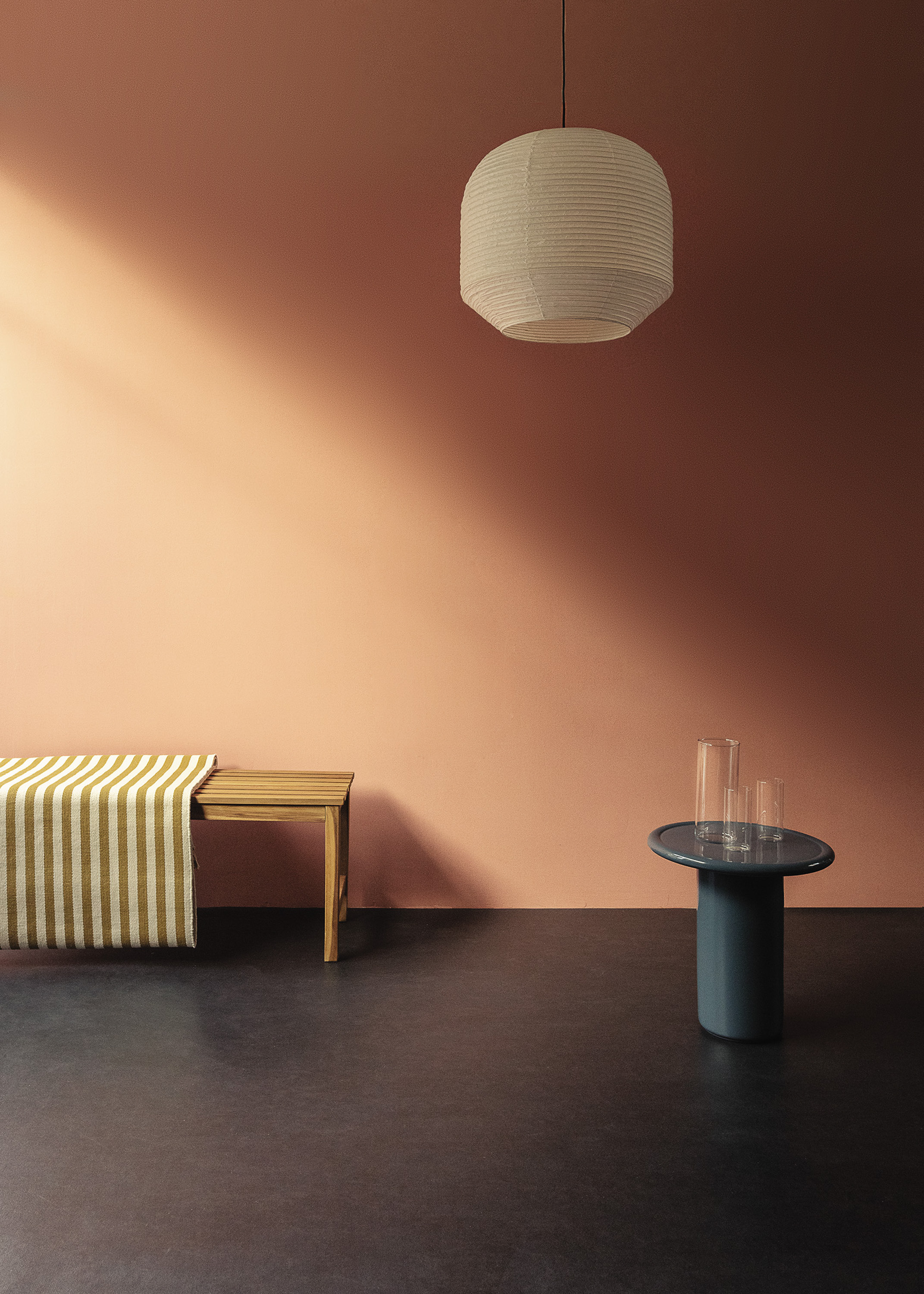 ferskenfarget vegg lysglimt