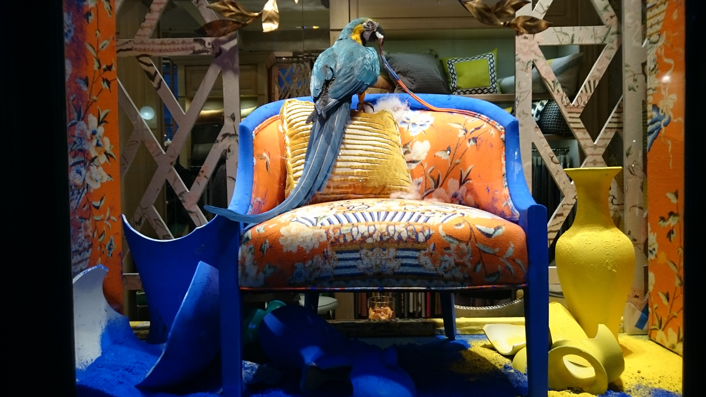 En runde med vindusshopping i Paris byr også på friske blå opplevelser.