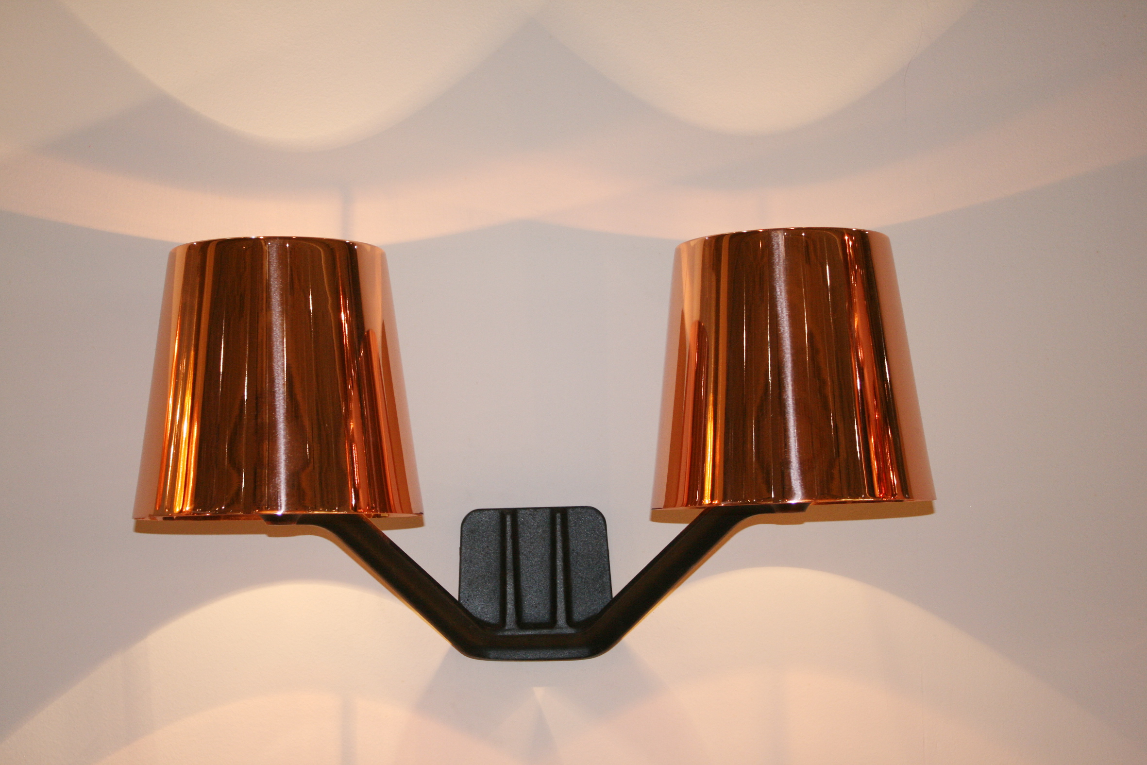 En lekker lampe i metall fra Tom Dixon.