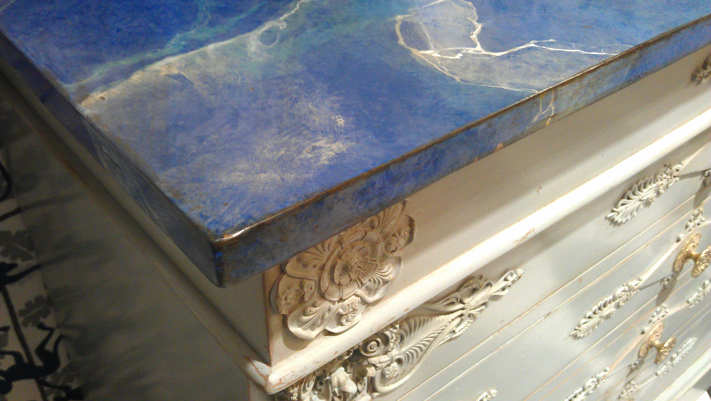 Det er en stund siden sist- men nå er marmor på moten! Her i form av marmoreringsteknikk fra Moissonnier.