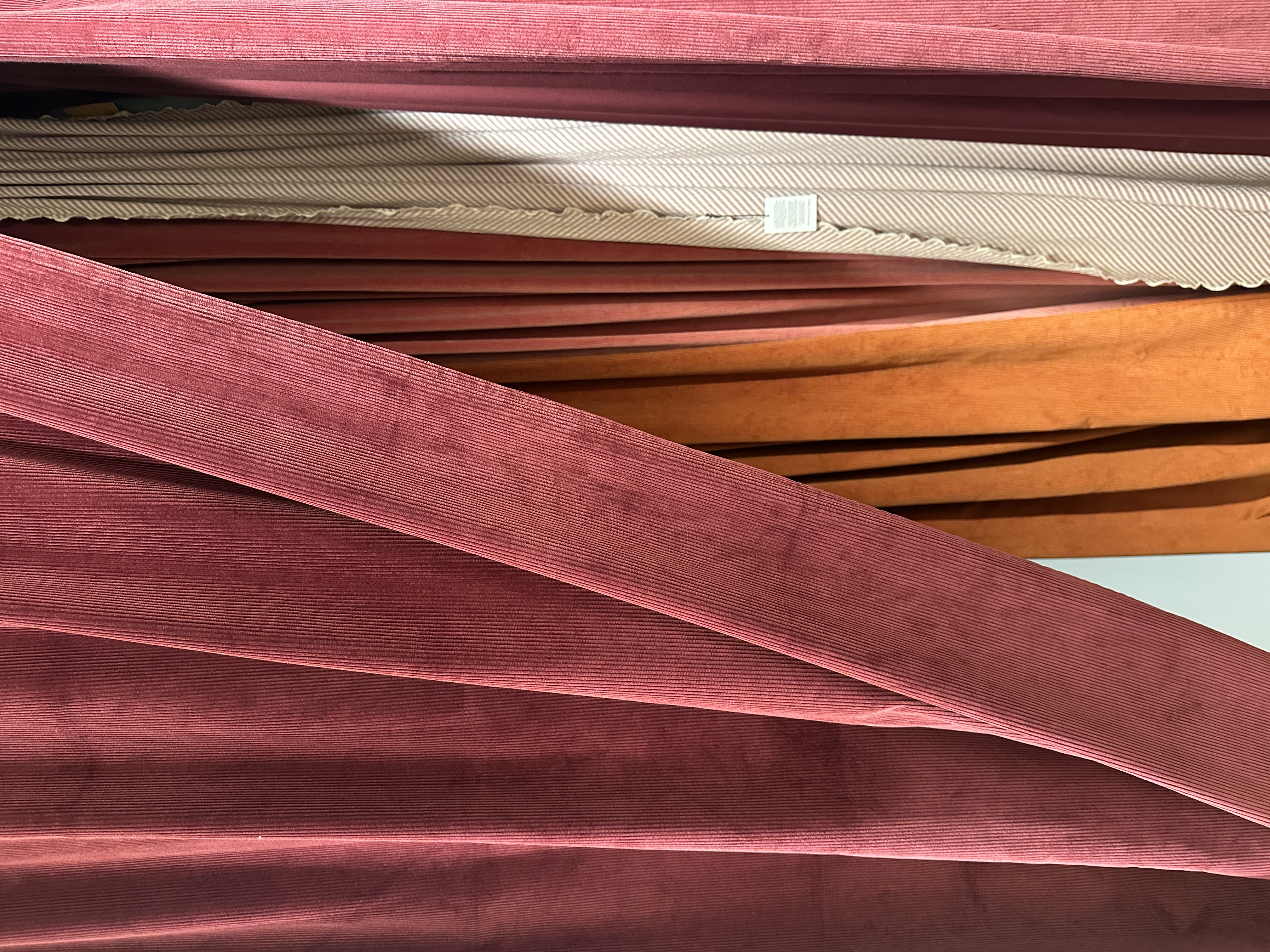 kordfløyel gardiner varm rødlig