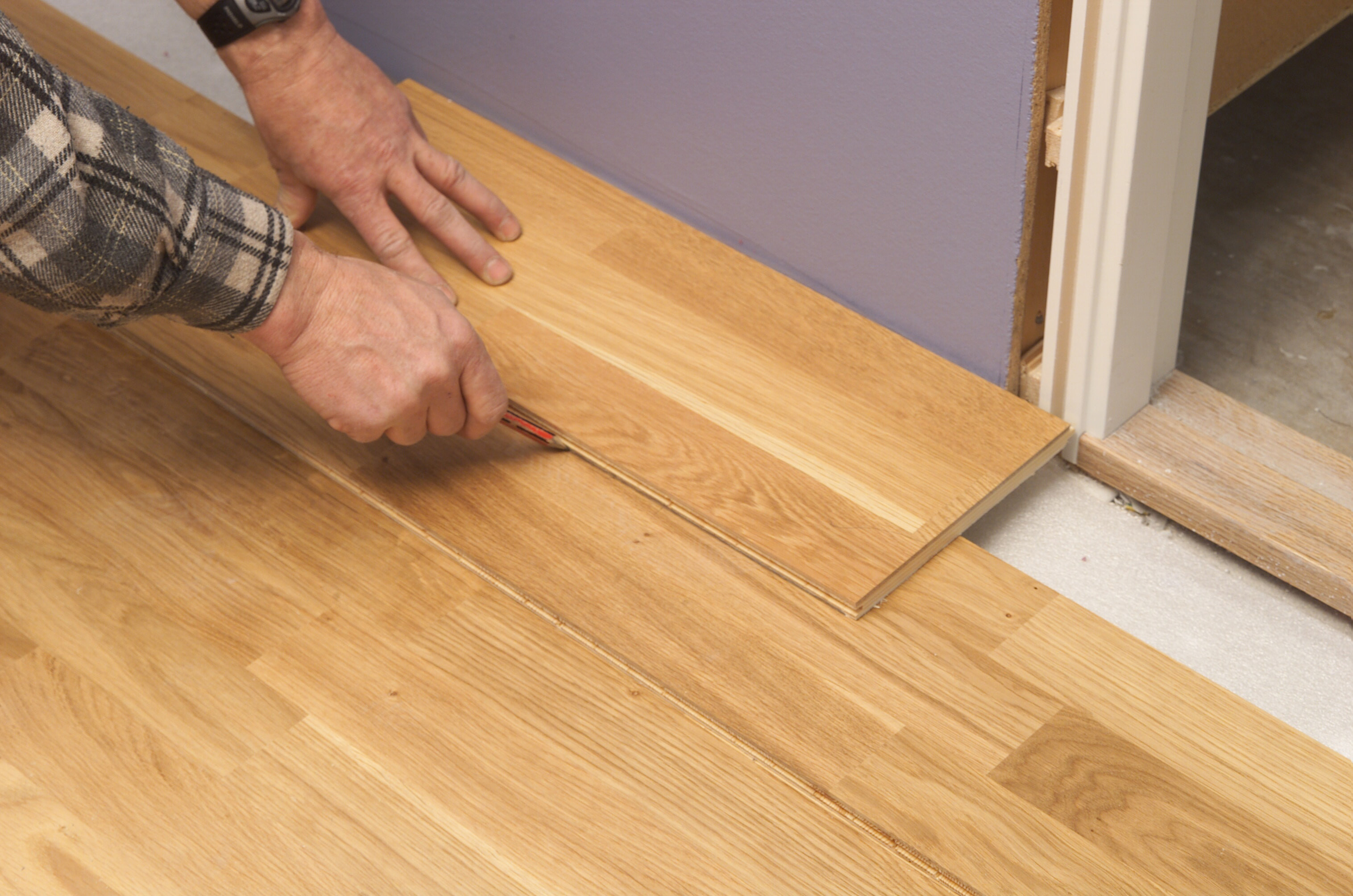 merker ut med blyant