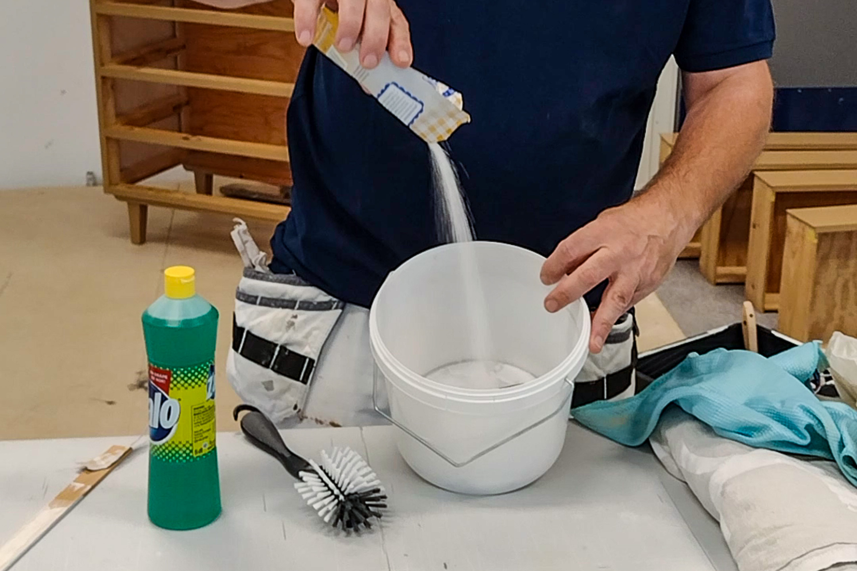 Rens og vask av messingbeslag