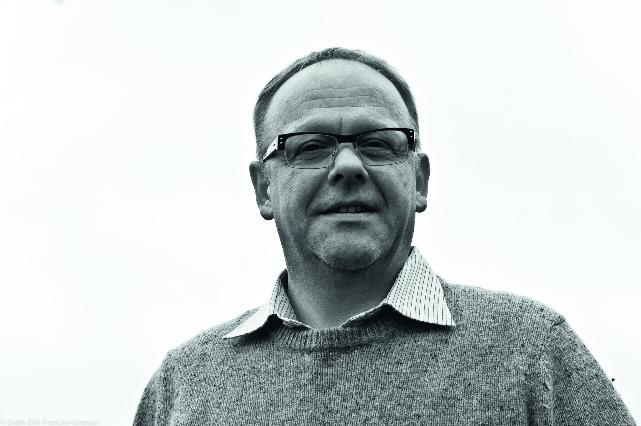 – Mal når panelet er som tørrest for å unngå synlige sprekker, sier Per Myhre.