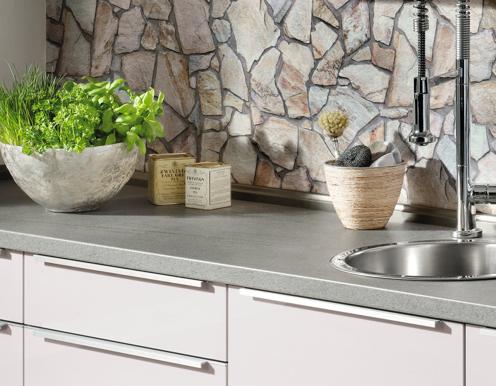 PERSONLIG: Med tapet over kjøkkenbenken kan du skape et personlig interiør. (Foto: Storeys)