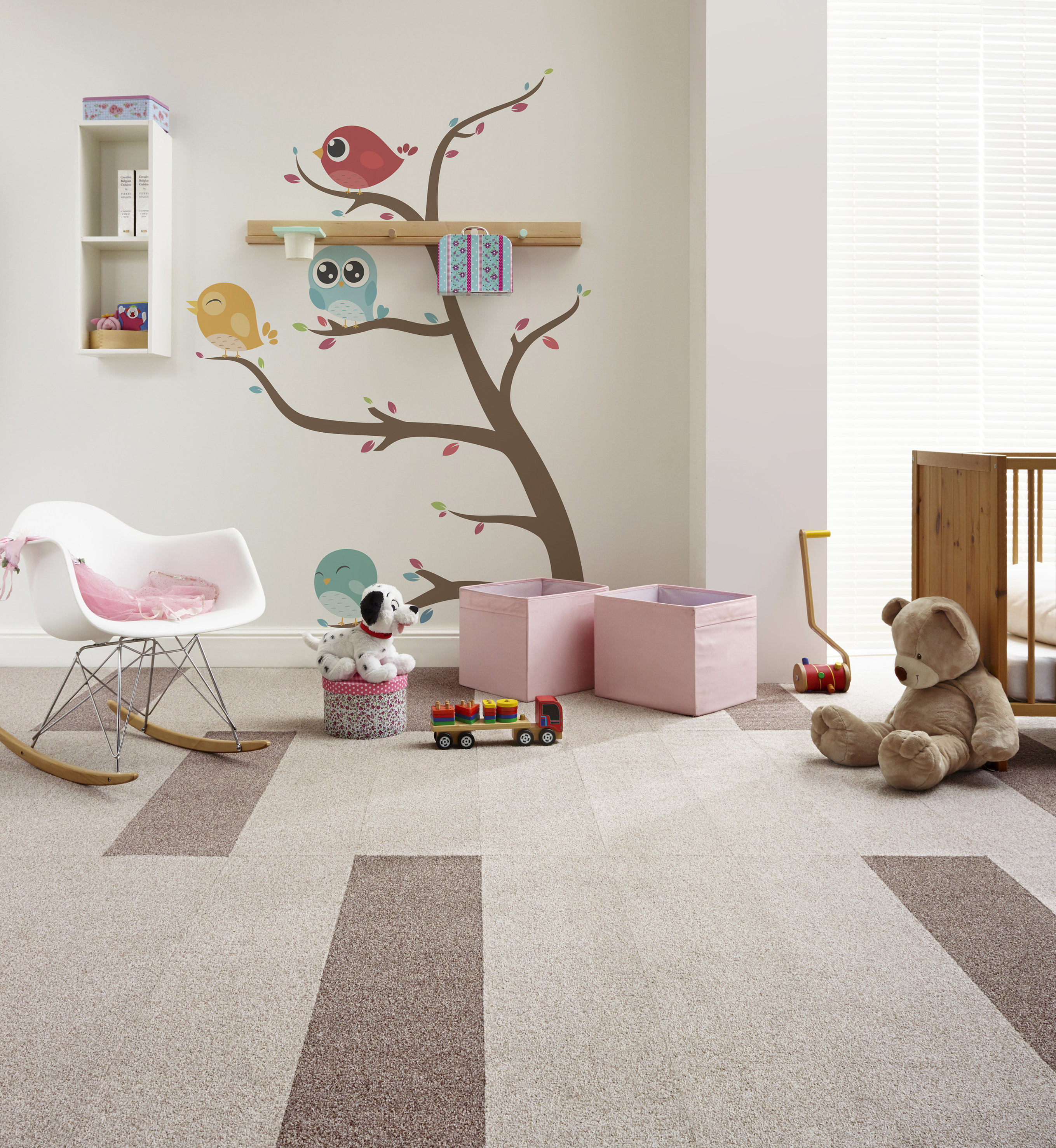 Teppefliser gir mulighet for kreativitet, samtidig som gulvet er mykt og varmt å trå på.