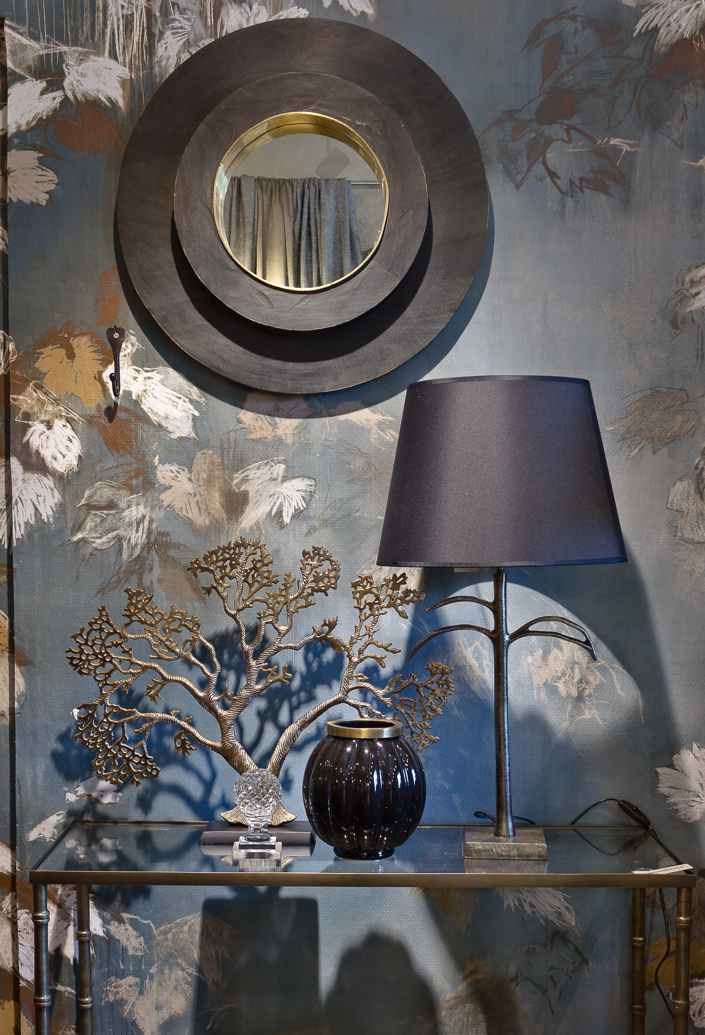 Nyanselike farger på tapet