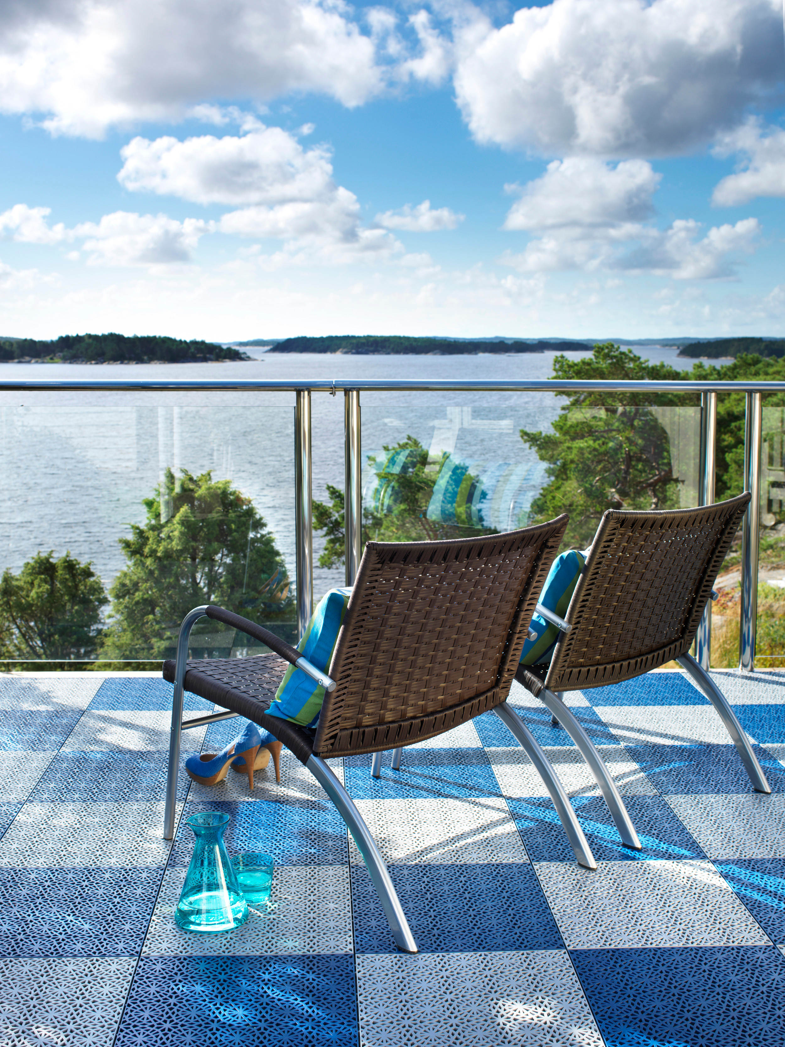 Montering er fort gjort, og du kan nyte fine sommerdager på splitter nytt gulv!