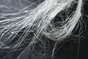 Foliegarn er et spesiallaget garn som brukes i de tynne transperante tekstilene for å dempe akustikk. 