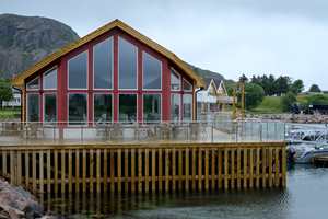Bolga Brygge består av kroa og servicebygget, og kan dessuten huse i alt 56 overnattingsgjester i sjøhusene som ligger like ved.